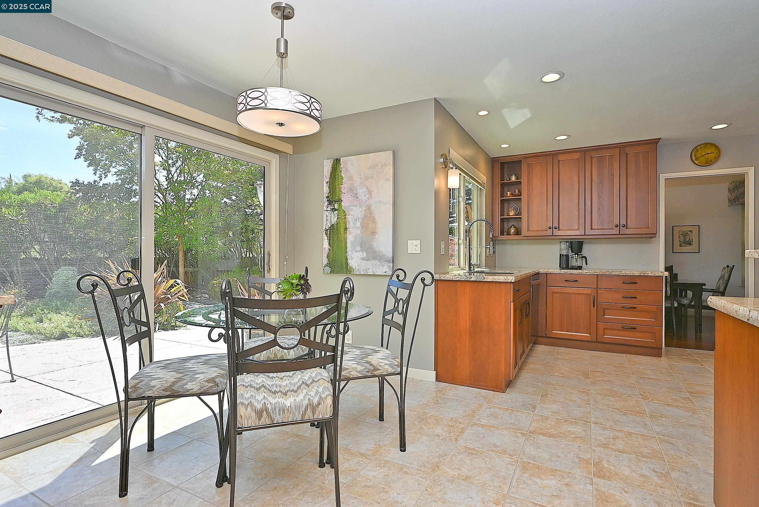Detail Gallery Image 20 of 55 For 594 Morning Glory Dr, Benicia,  CA 94510 - 4 Beds | 2/1 Baths
