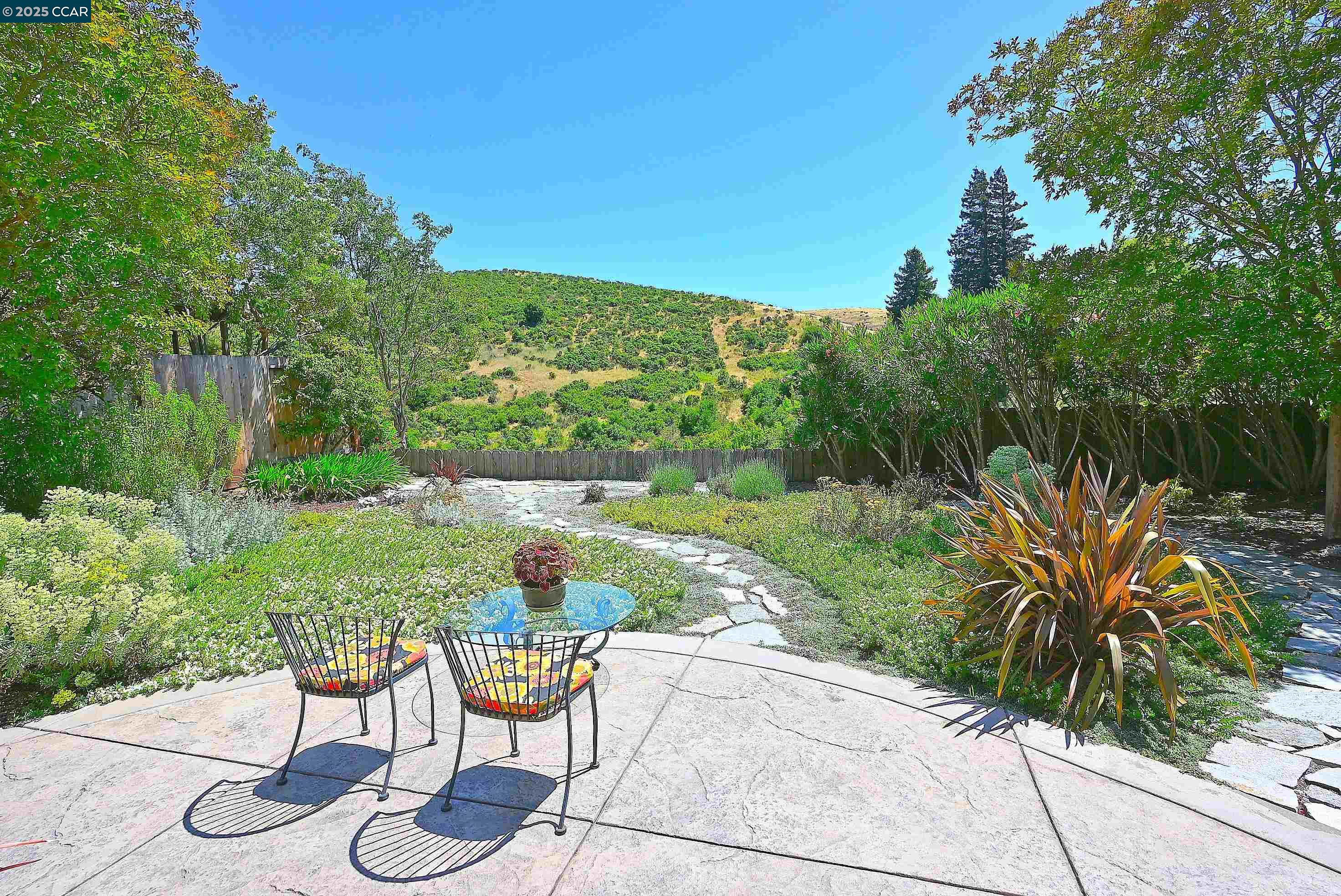 Detail Gallery Image 24 of 55 For 594 Morning Glory Dr, Benicia,  CA 94510 - 4 Beds | 2/1 Baths