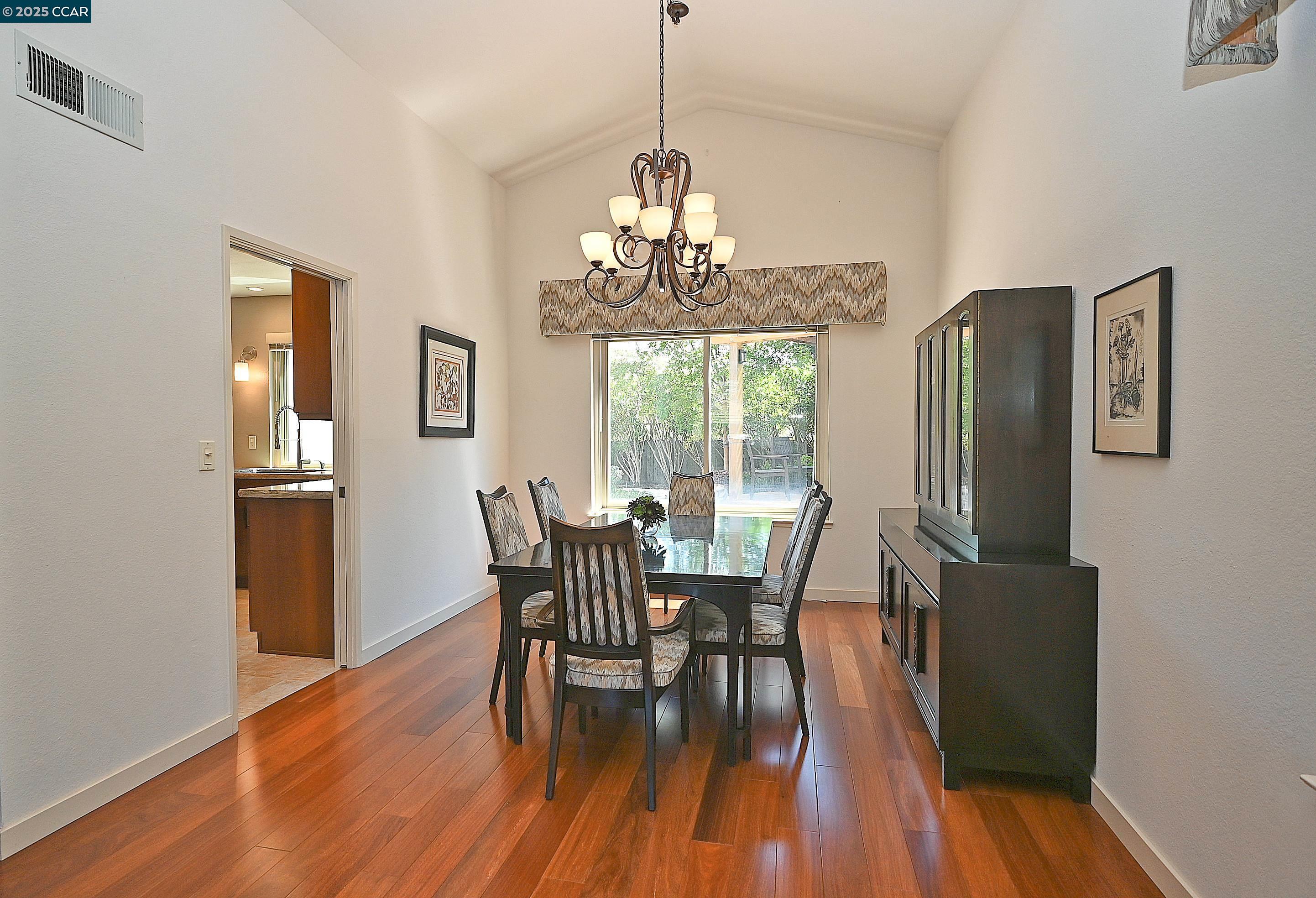 Detail Gallery Image 9 of 55 For 594 Morning Glory Dr, Benicia,  CA 94510 - 4 Beds | 2/1 Baths