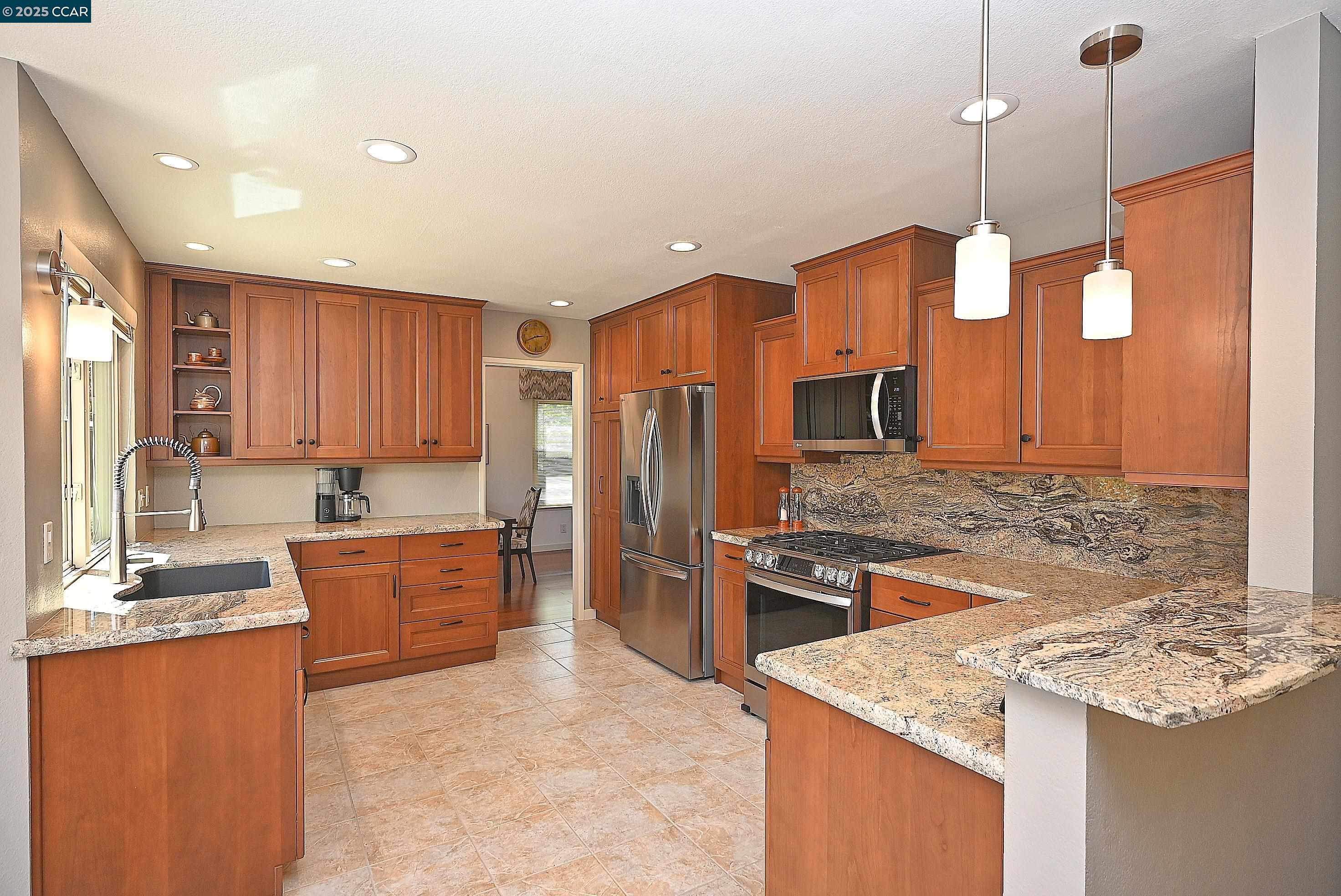 Detail Gallery Image 10 of 55 For 594 Morning Glory Dr, Benicia,  CA 94510 - 4 Beds | 2/1 Baths