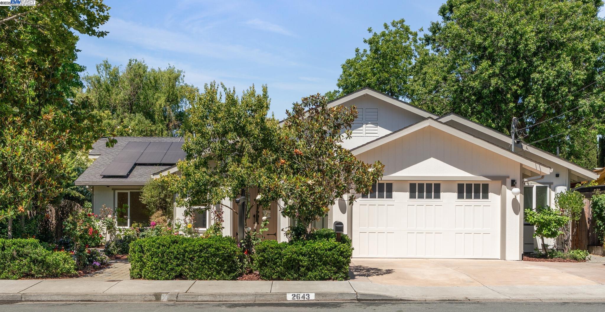 Detail Gallery Image 2 of 53 For 2643 Buena Vista Ave, Walnut Creek,  CA 94597 - 4 Beds | 4/1 Baths