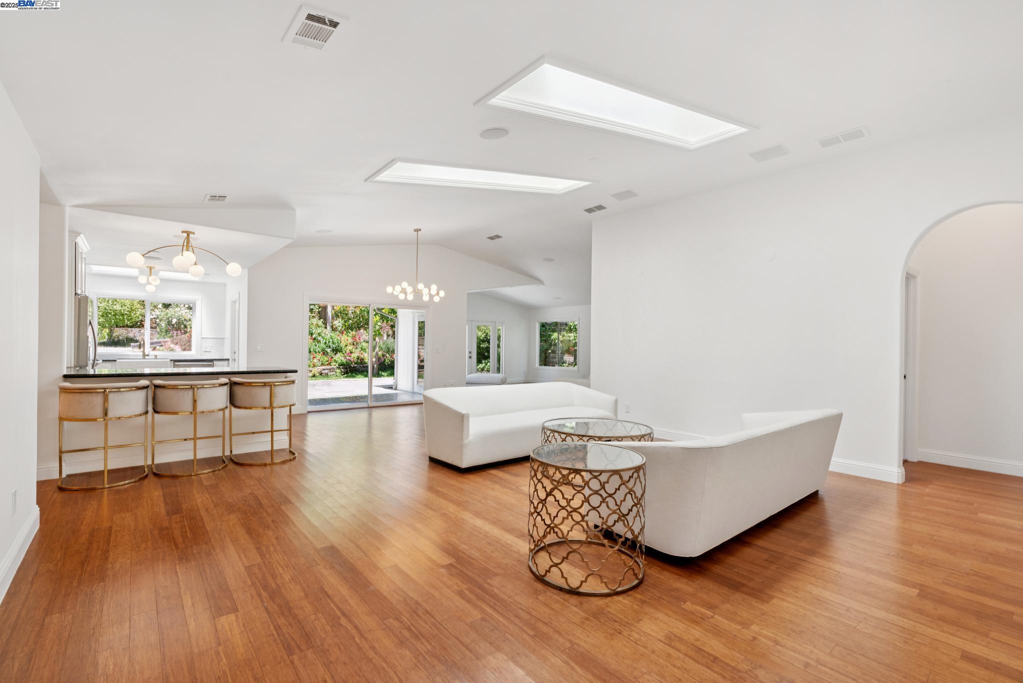 Detail Gallery Image 11 of 53 For 2643 Buena Vista Ave, Walnut Creek,  CA 94597 - 4 Beds | 4/1 Baths