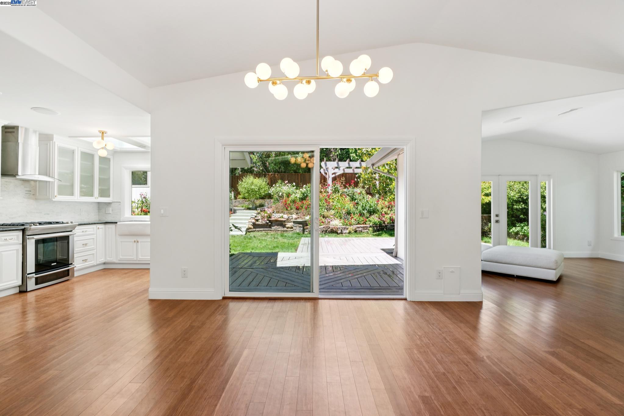 Detail Gallery Image 12 of 53 For 2643 Buena Vista Ave, Walnut Creek,  CA 94597 - 4 Beds | 4/1 Baths
