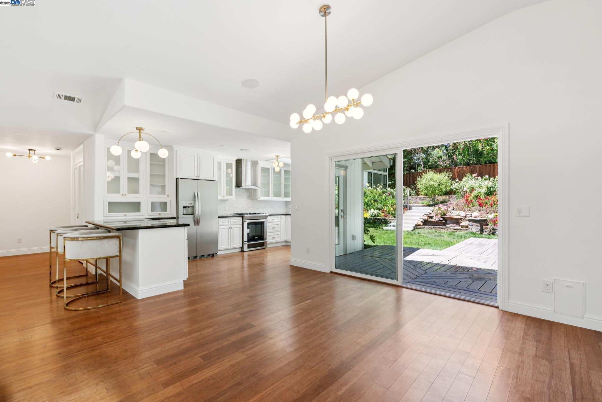 Detail Gallery Image 13 of 53 For 2643 Buena Vista Ave, Walnut Creek,  CA 94597 - 4 Beds | 4/1 Baths
