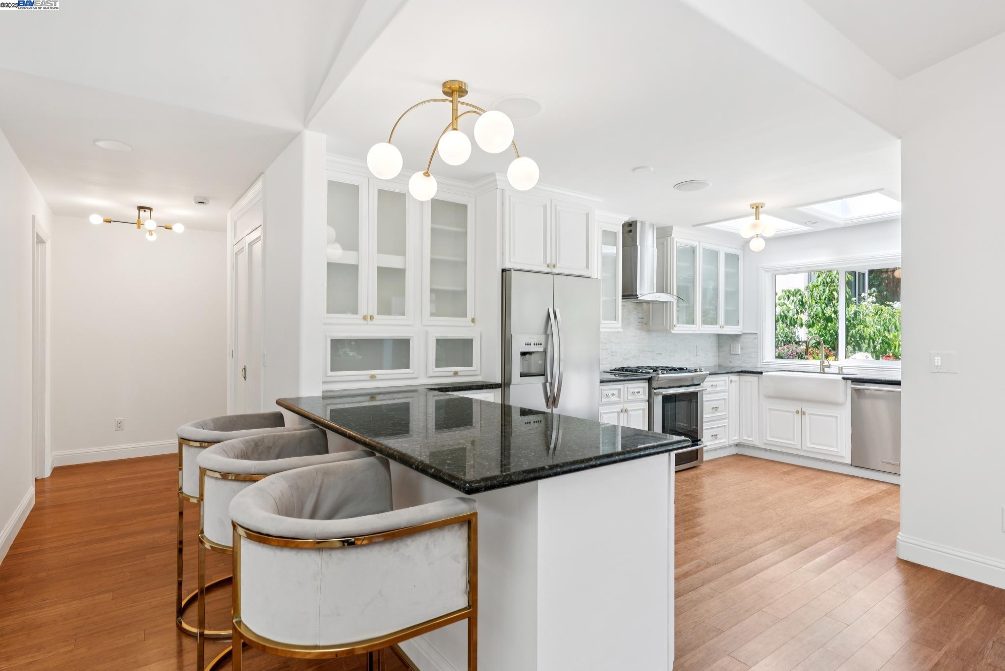 Detail Gallery Image 15 of 53 For 2643 Buena Vista Ave, Walnut Creek,  CA 94597 - 4 Beds | 4/1 Baths