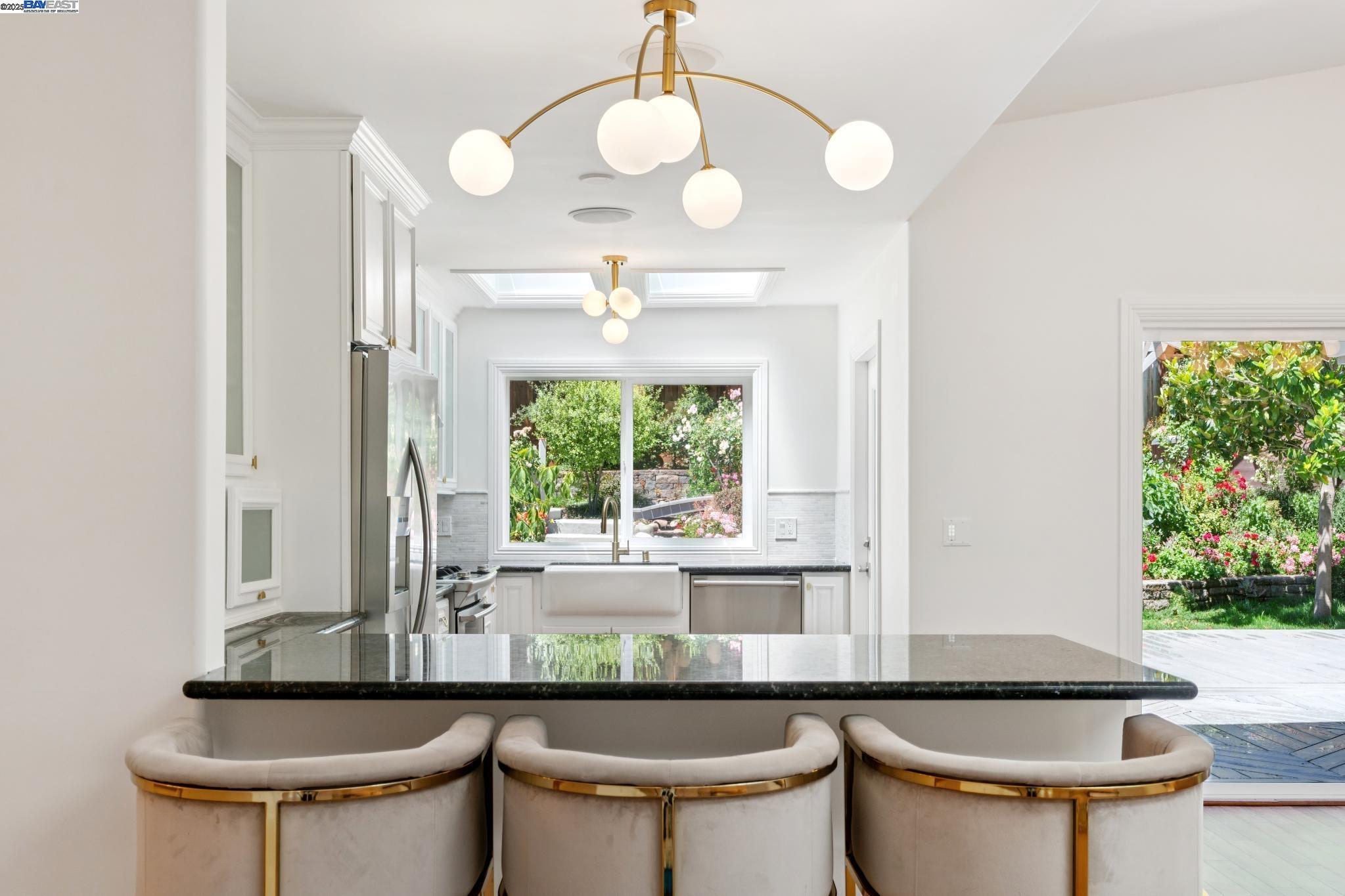 Detail Gallery Image 16 of 53 For 2643 Buena Vista Ave, Walnut Creek,  CA 94597 - 4 Beds | 4/1 Baths