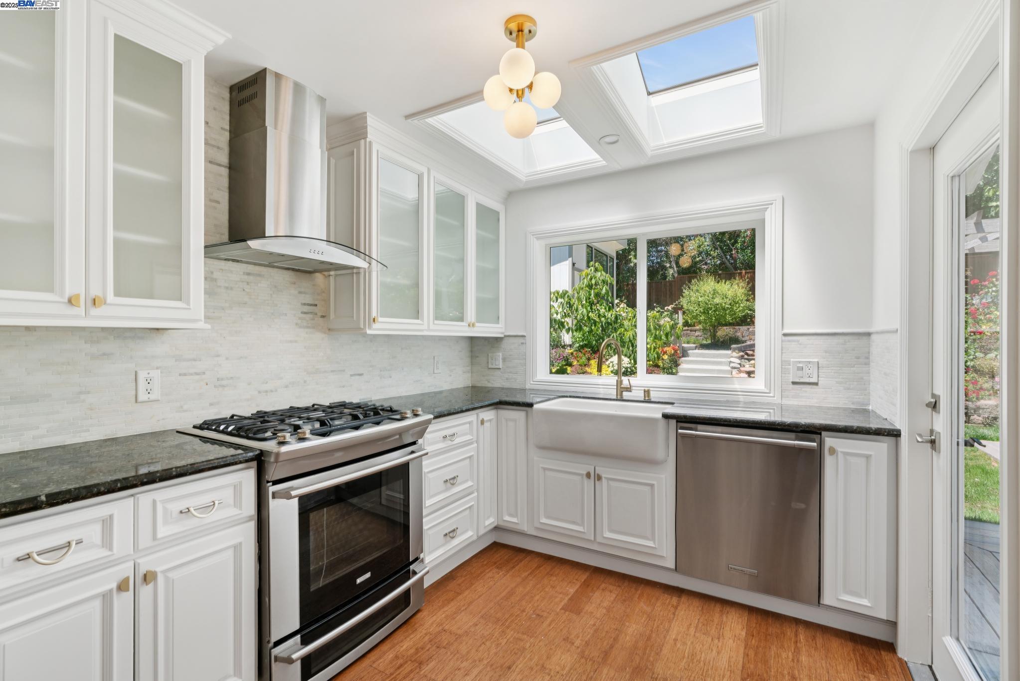 Detail Gallery Image 18 of 53 For 2643 Buena Vista Ave, Walnut Creek,  CA 94597 - 4 Beds | 4/1 Baths