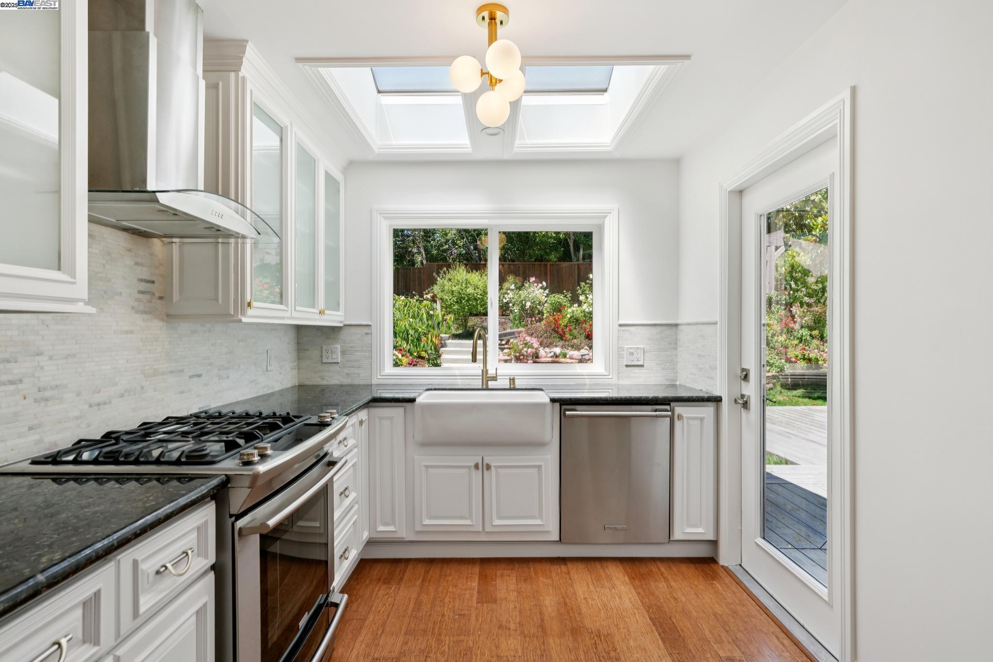 Detail Gallery Image 20 of 53 For 2643 Buena Vista Ave, Walnut Creek,  CA 94597 - 4 Beds | 4/1 Baths
