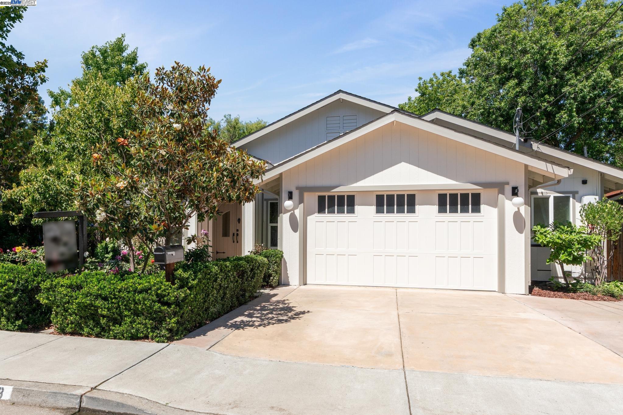Detail Gallery Image 3 of 53 For 2643 Buena Vista Ave, Walnut Creek,  CA 94597 - 4 Beds | 4/1 Baths
