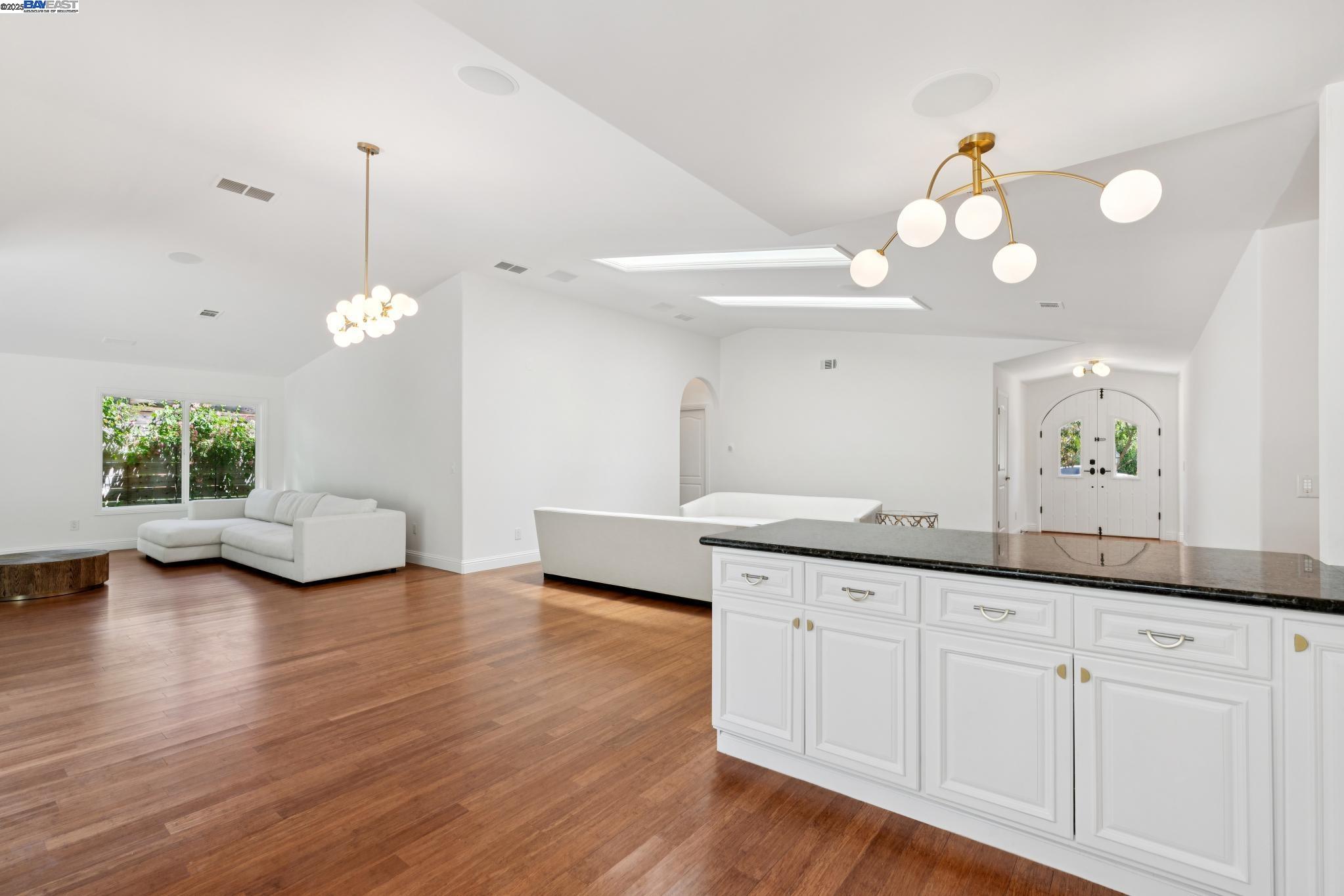 Detail Gallery Image 24 of 53 For 2643 Buena Vista Ave, Walnut Creek,  CA 94597 - 4 Beds | 4/1 Baths