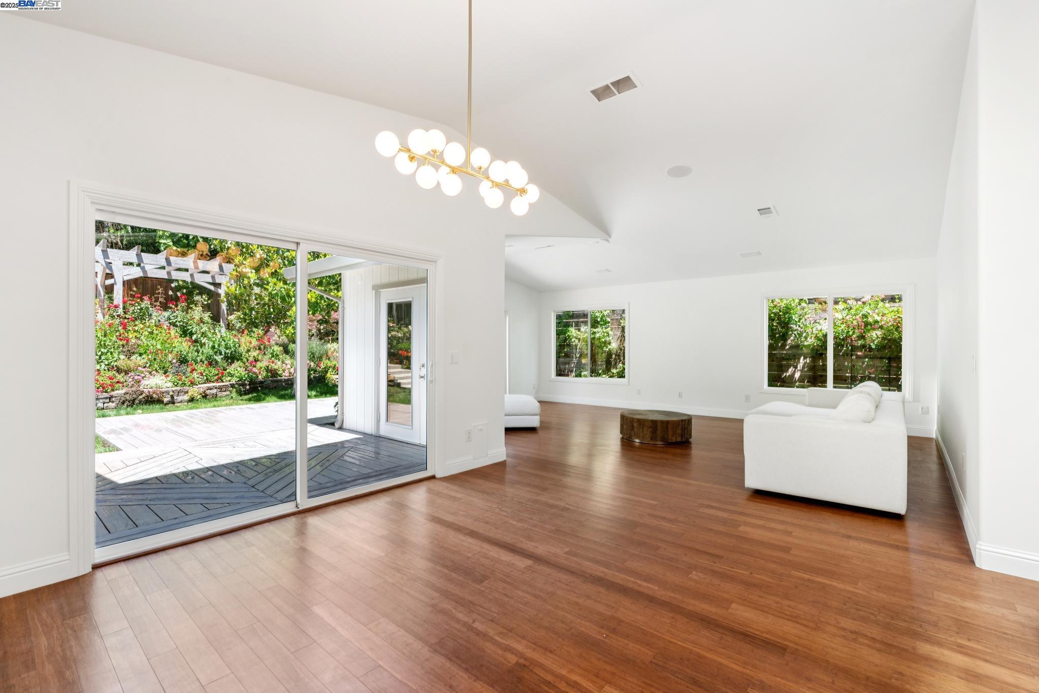 Detail Gallery Image 25 of 53 For 2643 Buena Vista Ave, Walnut Creek,  CA 94597 - 4 Beds | 4/1 Baths