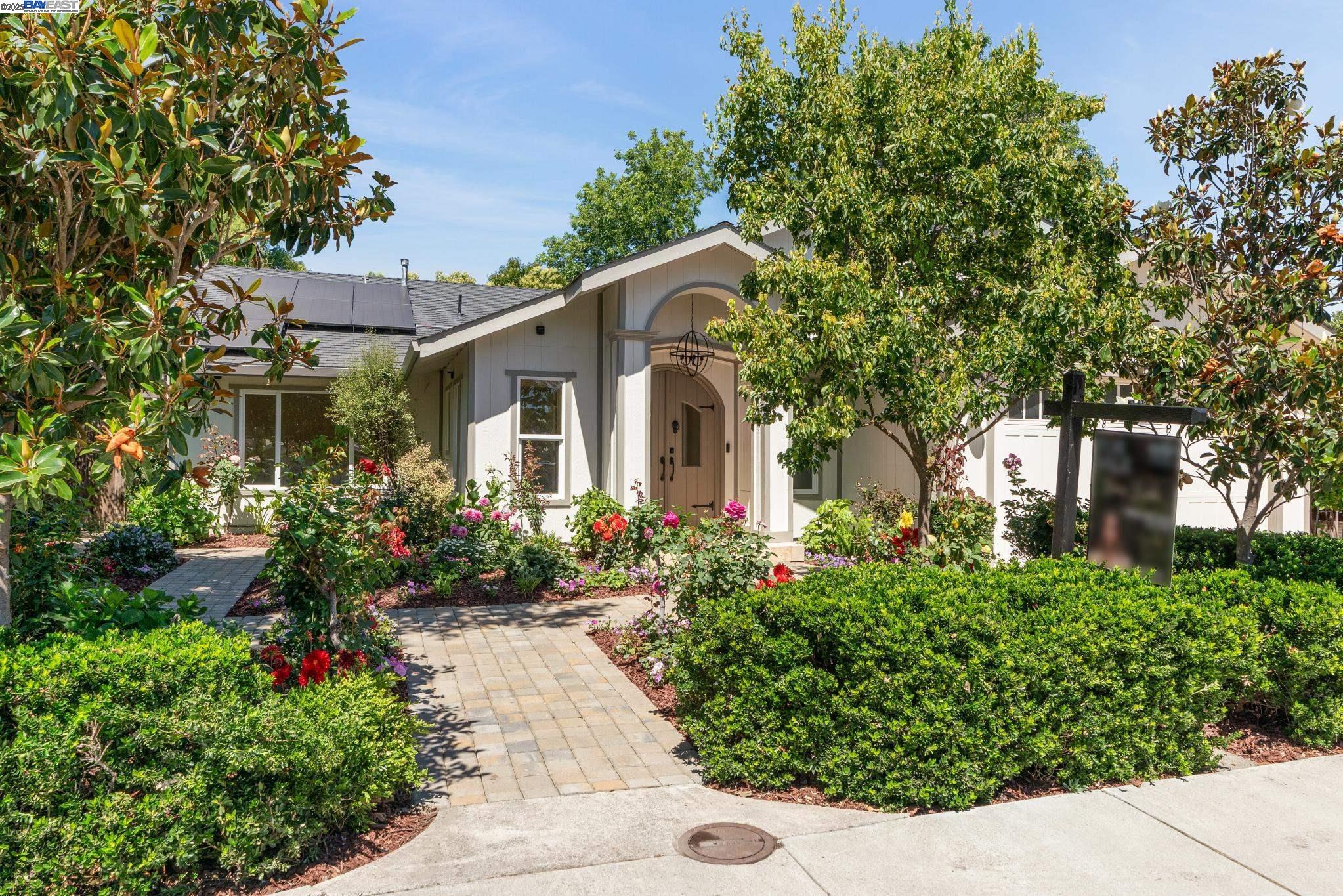 Detail Gallery Image 4 of 53 For 2643 Buena Vista Ave, Walnut Creek,  CA 94597 - 4 Beds | 4/1 Baths
