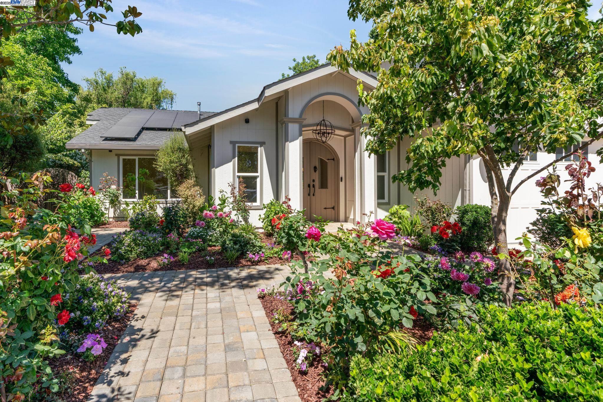 Detail Gallery Image 5 of 53 For 2643 Buena Vista Ave, Walnut Creek,  CA 94597 - 4 Beds | 4/1 Baths