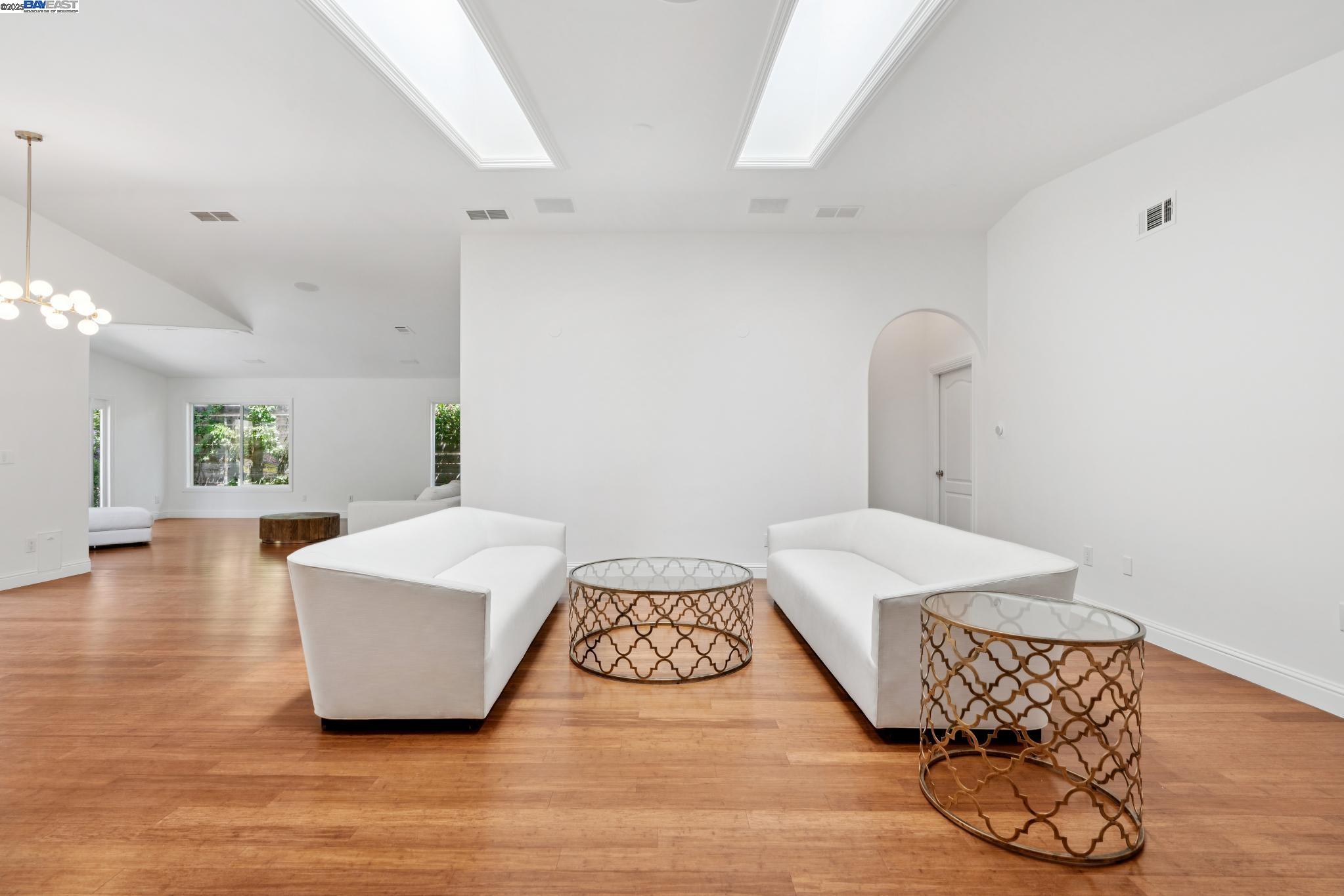 Detail Gallery Image 10 of 53 For 2643 Buena Vista Ave, Walnut Creek,  CA 94597 - 4 Beds | 4/1 Baths