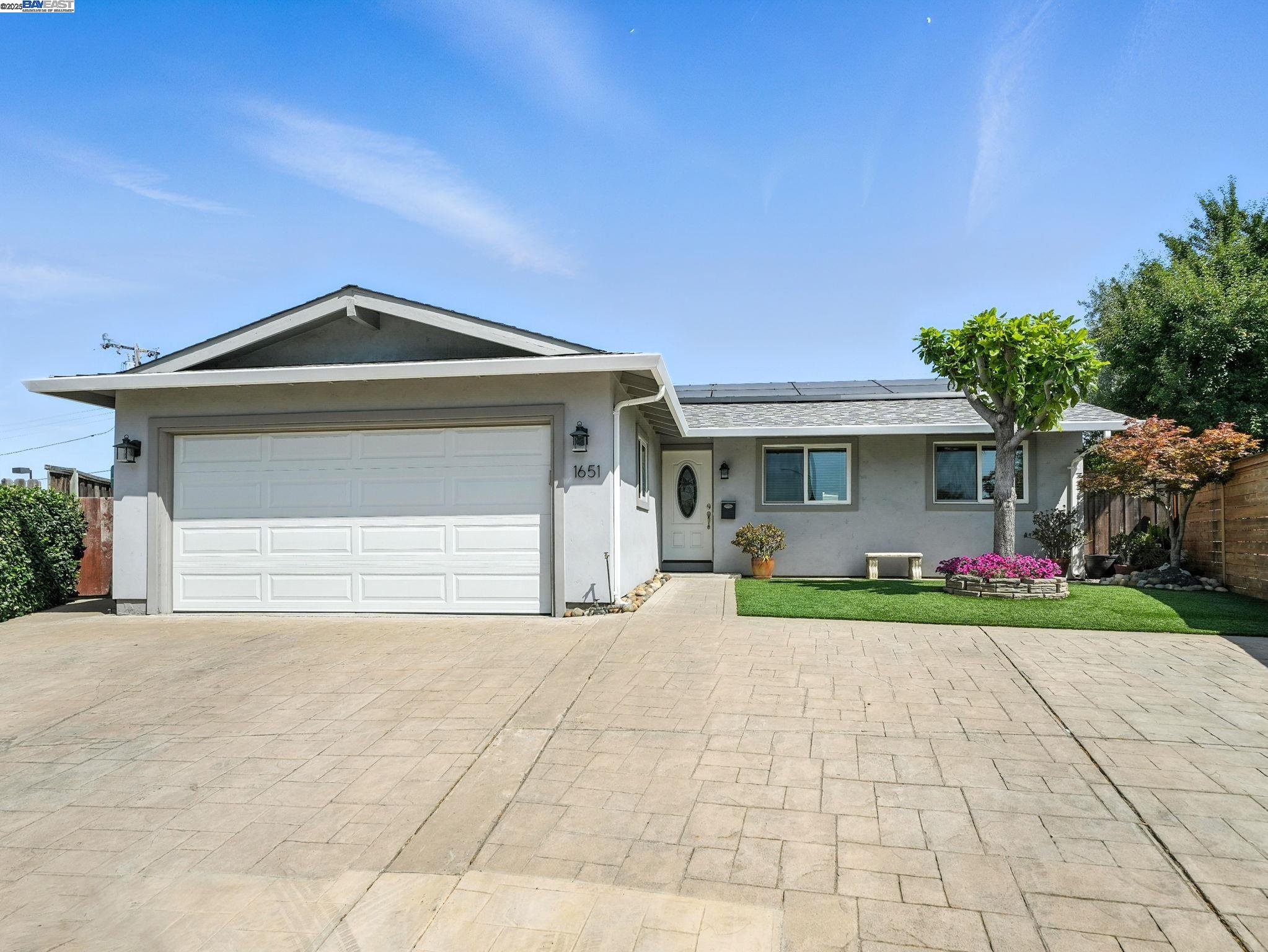 Detail Gallery Image 2 of 37 For 1651 Estates Ct, San Jose,  CA 95127 - 3 Beds | 2 Baths