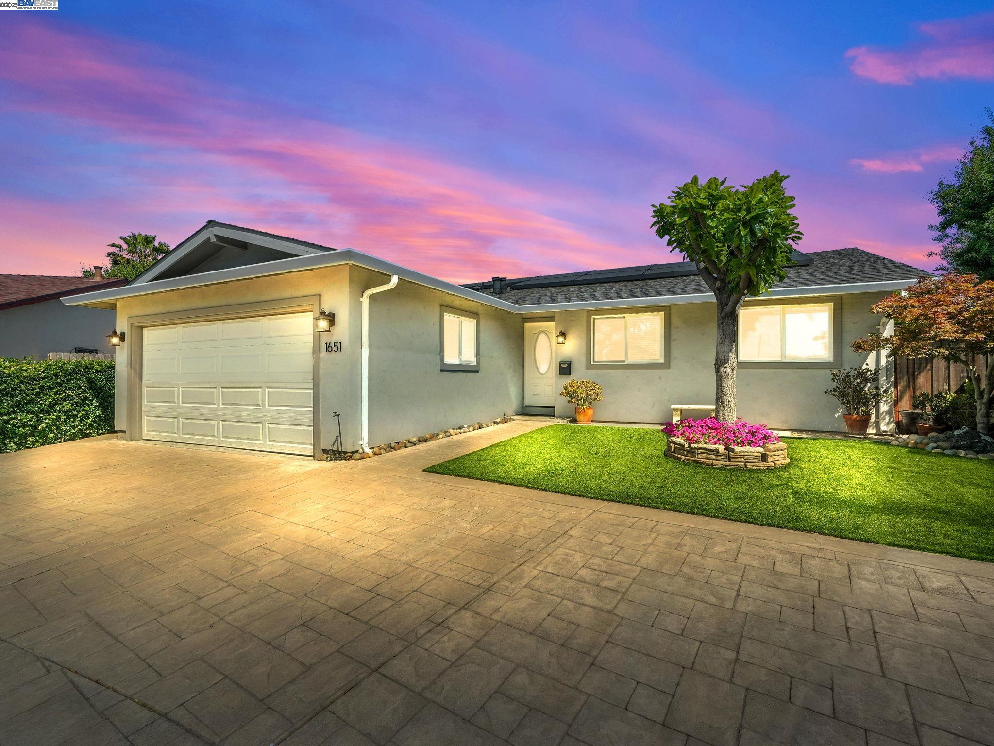 Detail Gallery Image 3 of 37 For 1651 Estates Ct, San Jose,  CA 95127 - 3 Beds | 2 Baths