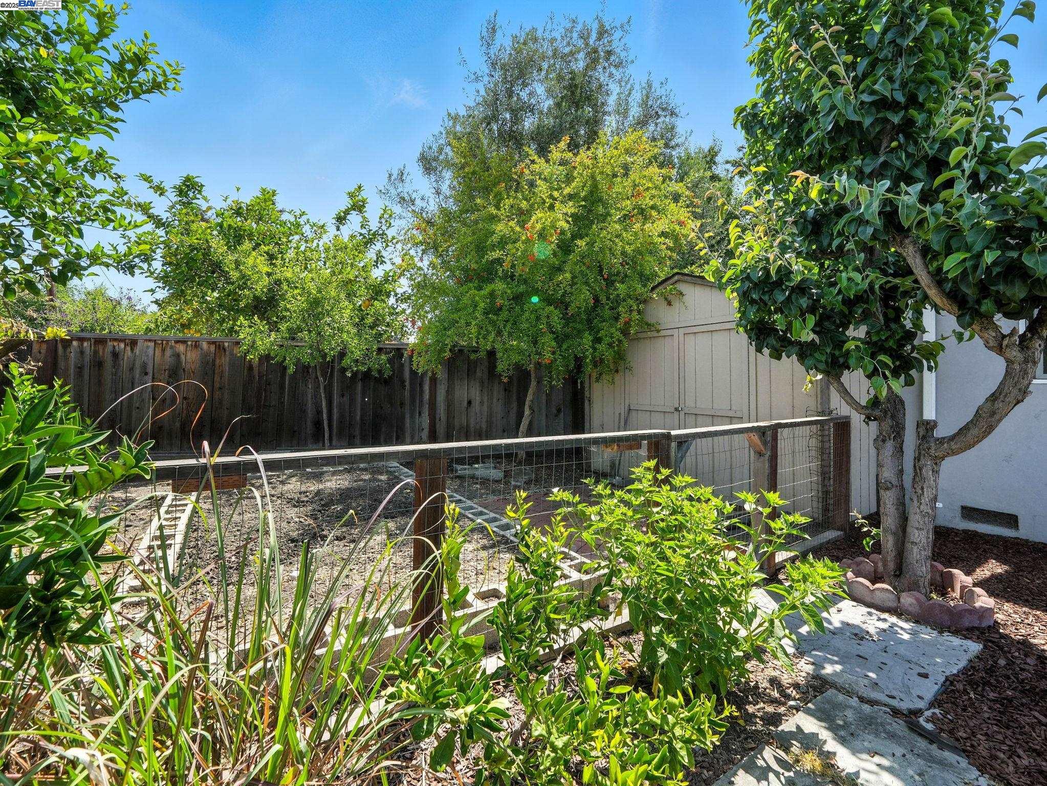 Detail Gallery Image 27 of 37 For 1651 Estates Ct, San Jose,  CA 95127 - 3 Beds | 2 Baths