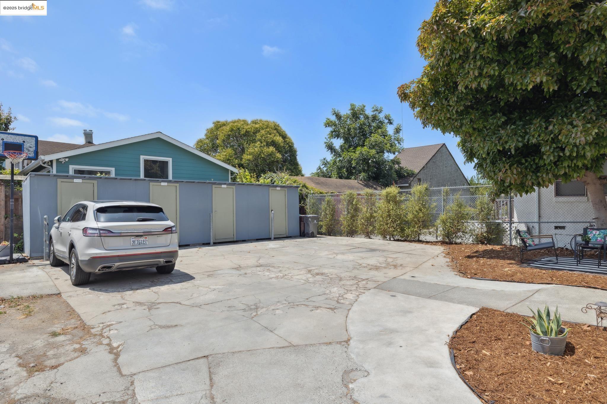 Detail Gallery Image 11 of 35 For 747 55th St, Oakland,  CA 94609 - – Beds | – Baths