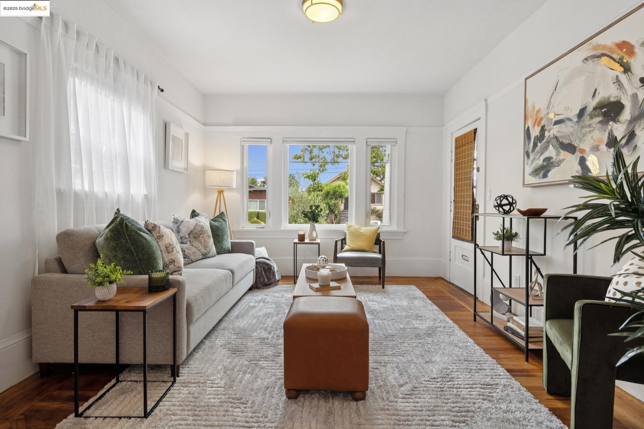 Detail Gallery Image 13 of 35 For 747 55th St, Oakland,  CA 94609 - – Beds | – Baths