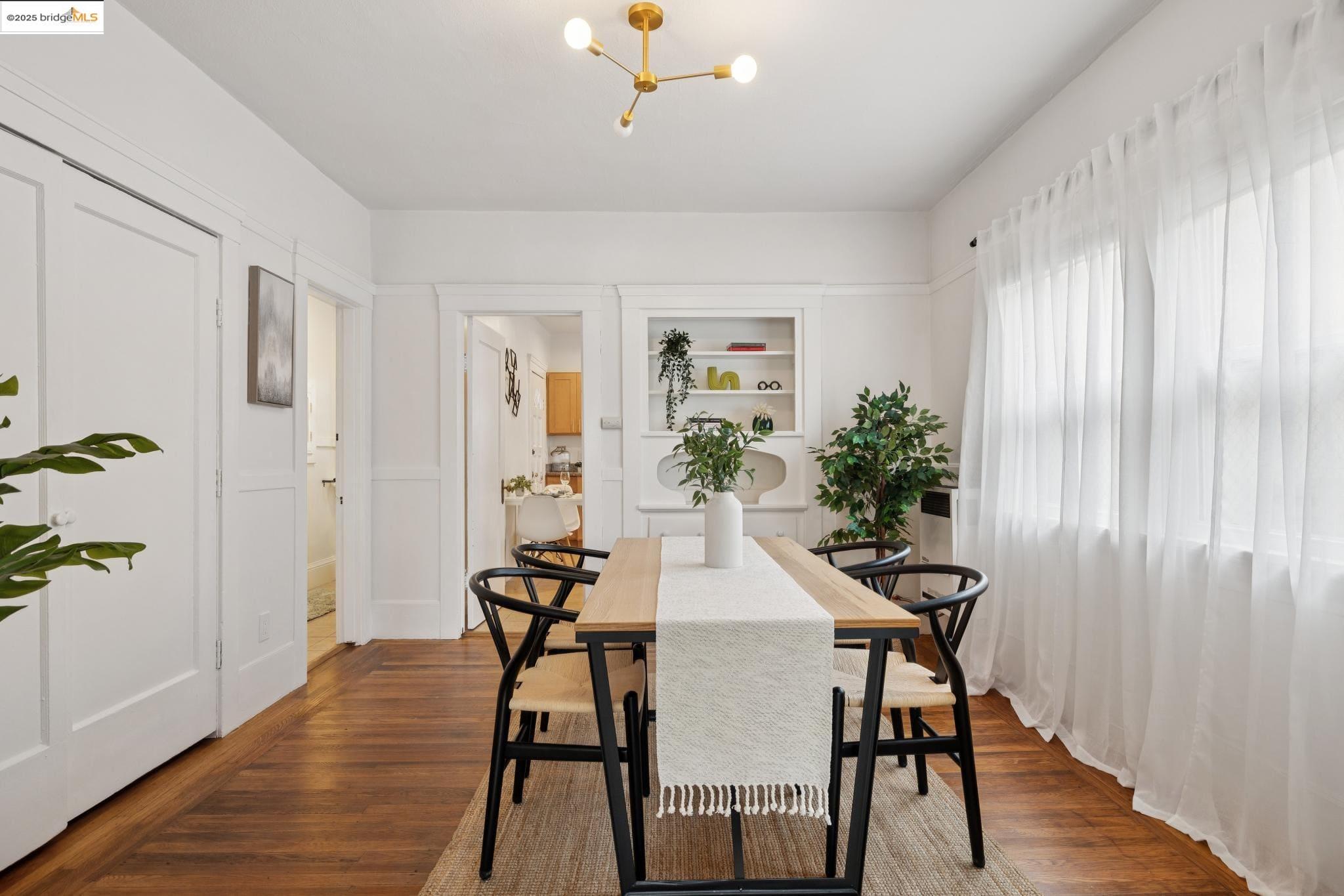 Detail Gallery Image 15 of 35 For 747 55th St, Oakland,  CA 94609 - – Beds | – Baths