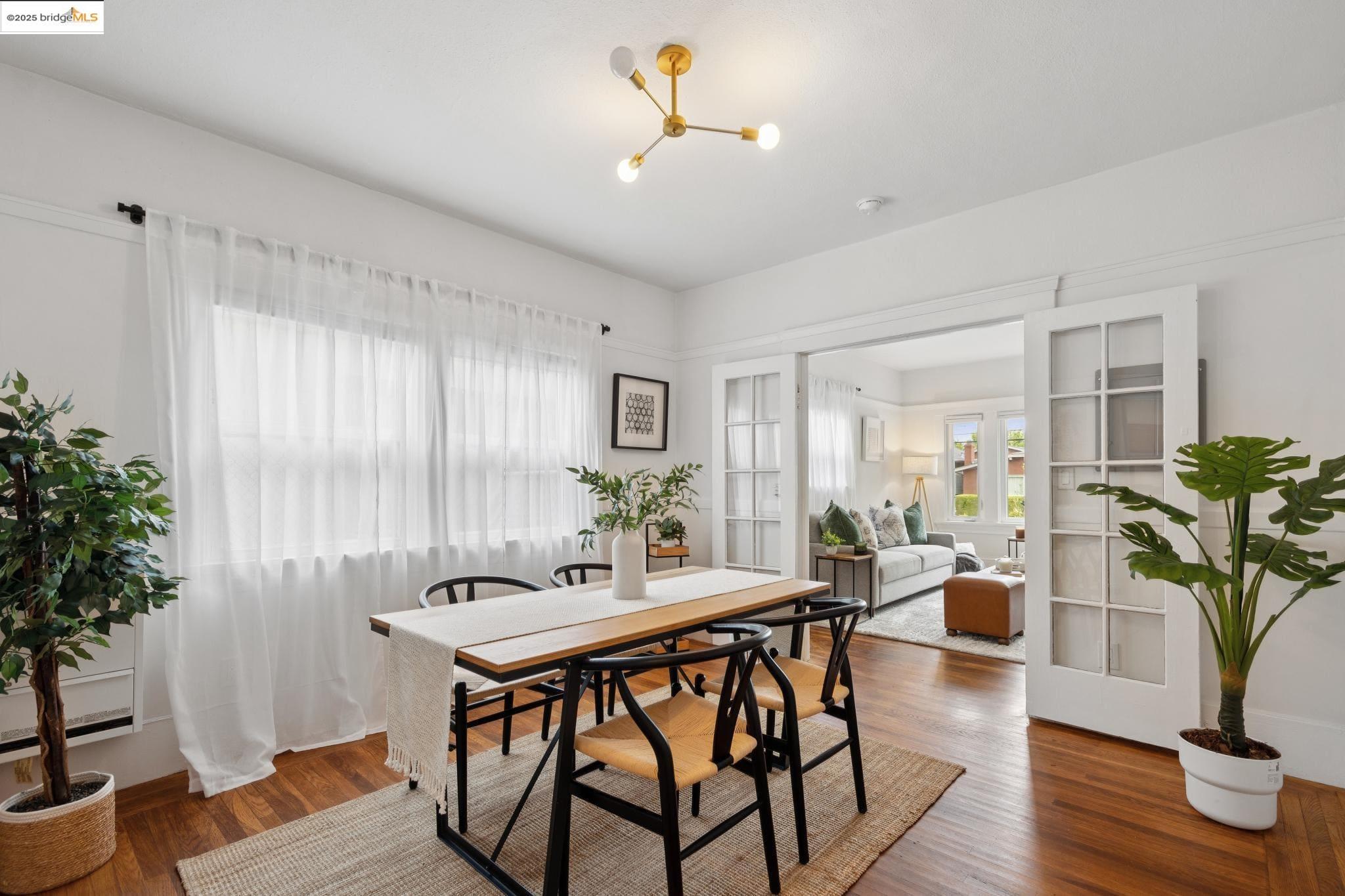 Detail Gallery Image 16 of 35 For 747 55th St, Oakland,  CA 94609 - – Beds | – Baths