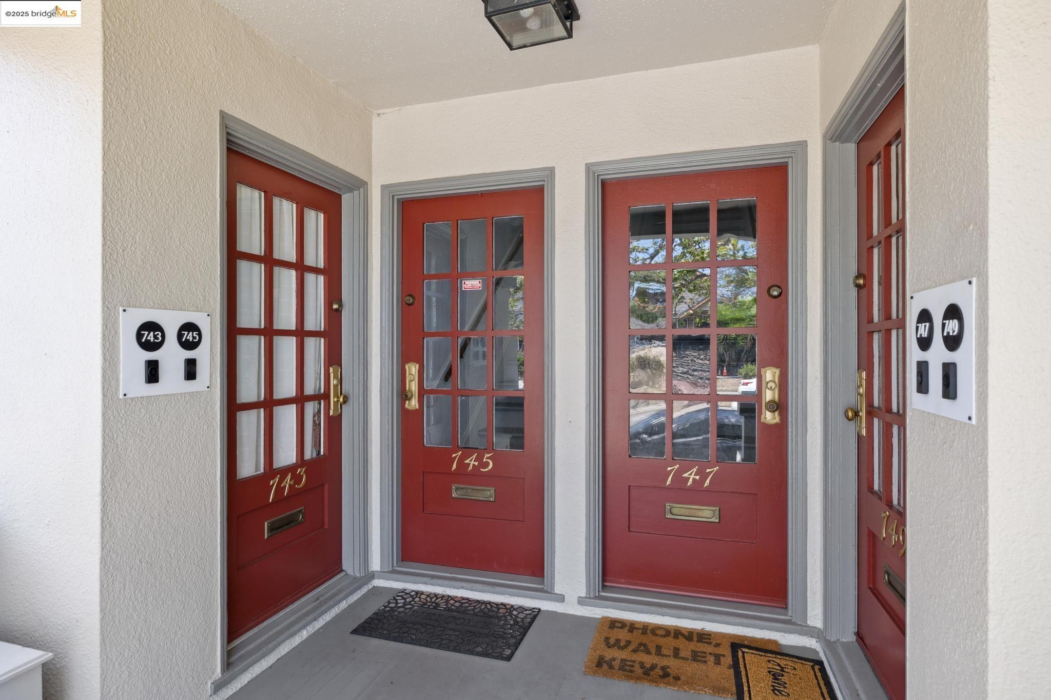Detail Gallery Image 3 of 35 For 747 55th St, Oakland,  CA 94609 - – Beds | – Baths