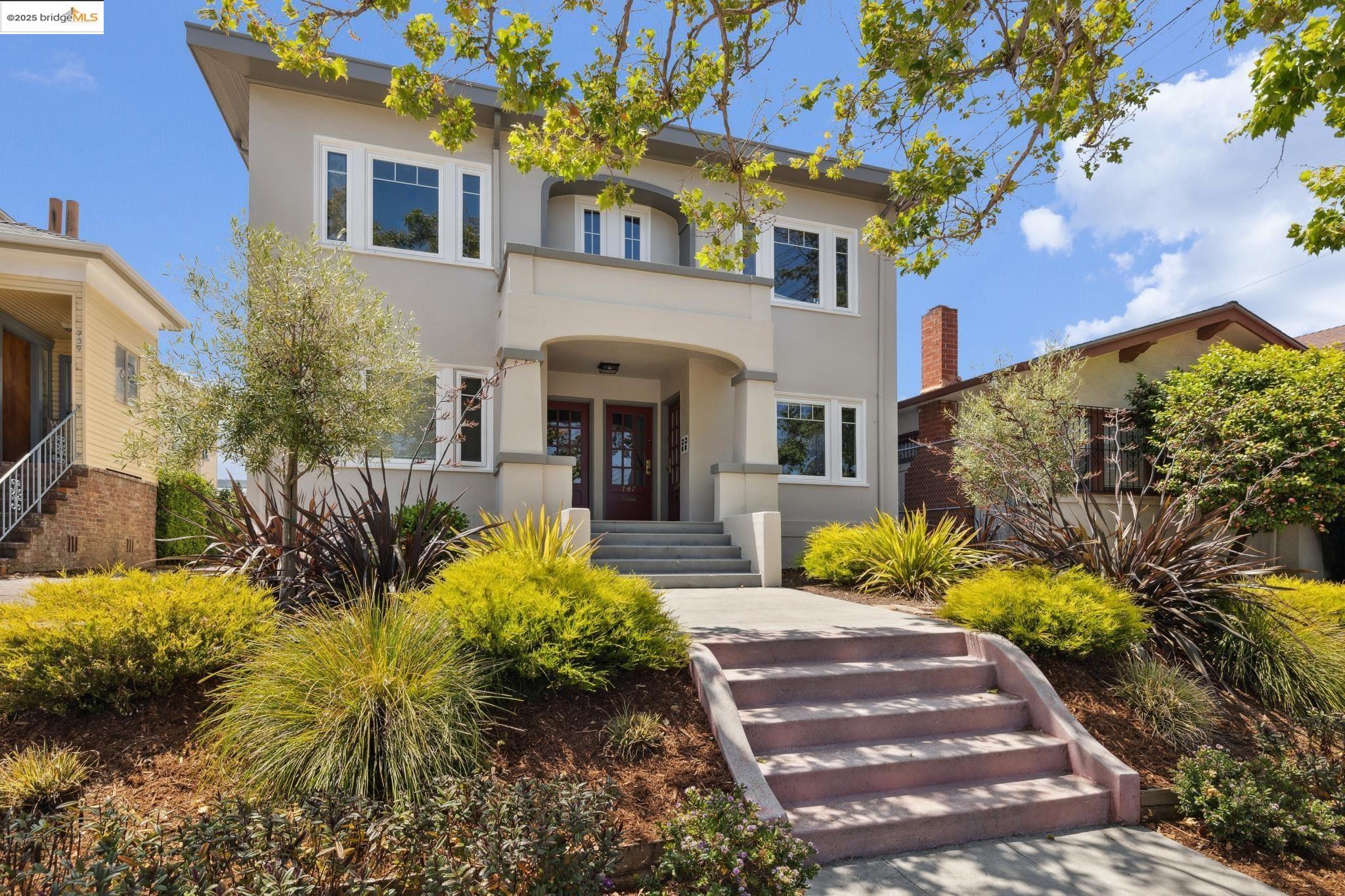 Detail Gallery Image 4 of 35 For 747 55th St, Oakland,  CA 94609 - – Beds | – Baths