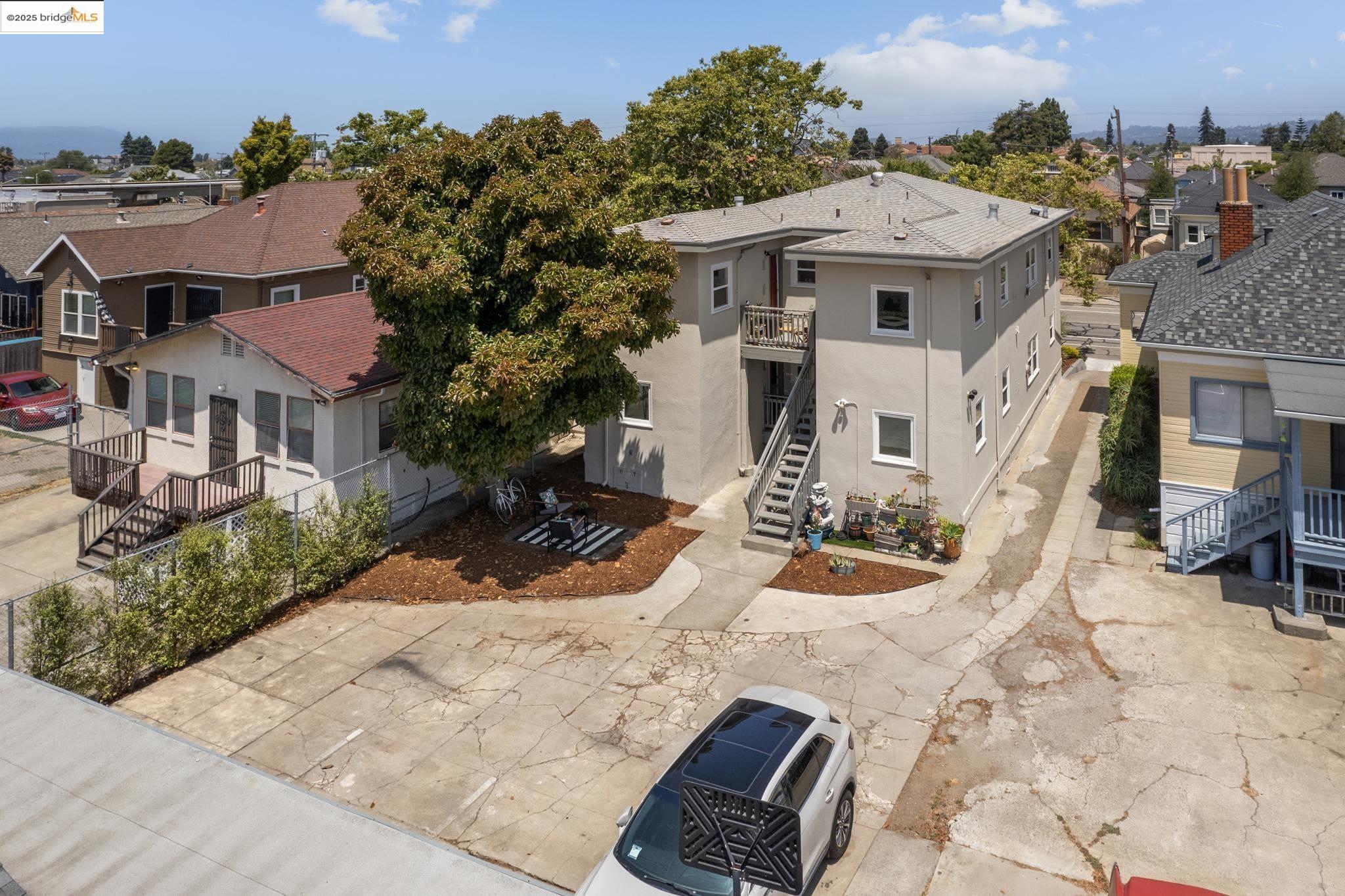 Detail Gallery Image 6 of 35 For 747 55th St, Oakland,  CA 94609 - – Beds | – Baths