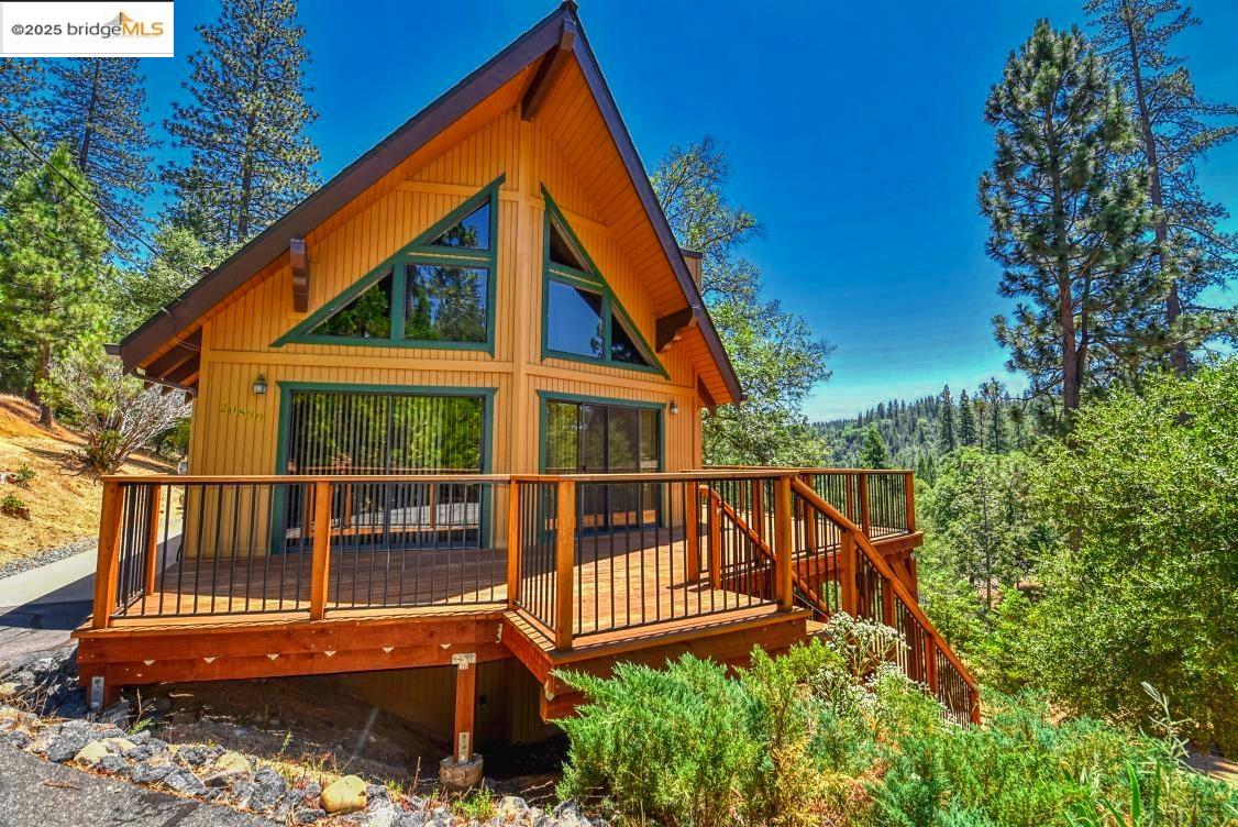Detail Gallery Image 1 of 28 For 20830 Point View Dr, Groveland,  CA 95321 - 3 Beds | 2/1 Baths