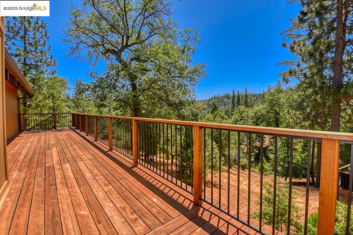Detail Gallery Image 4 of 28 For 20830 Point View Dr, Groveland,  CA 95321 - 3 Beds | 2/1 Baths