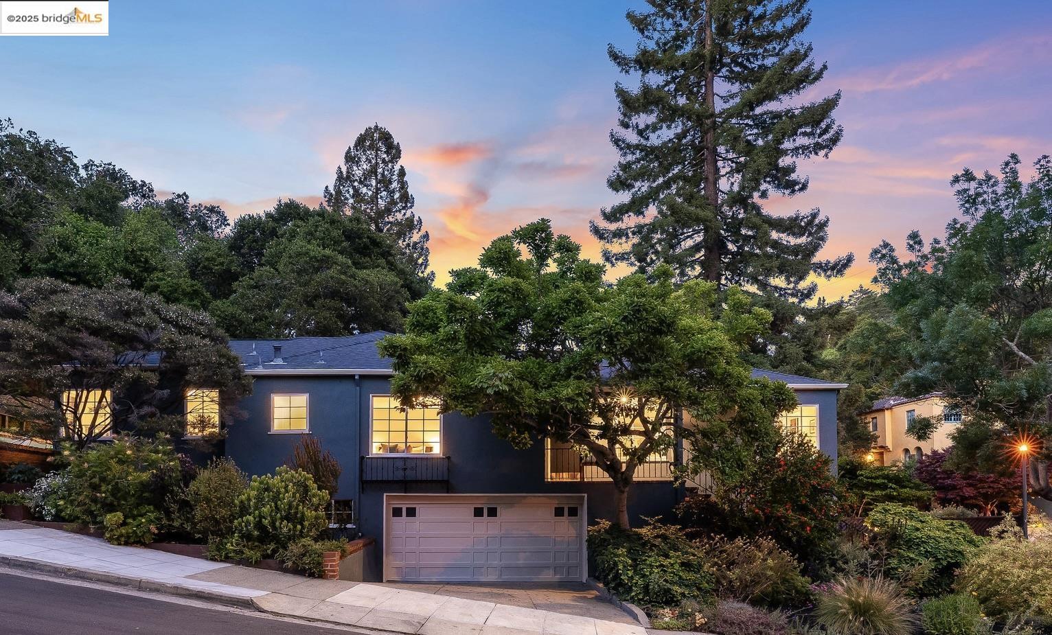 Detail Gallery Image 1 of 1 For 2 Humphrey Place, Oakland,  CA 94610 - 3 Beds | 3 Baths