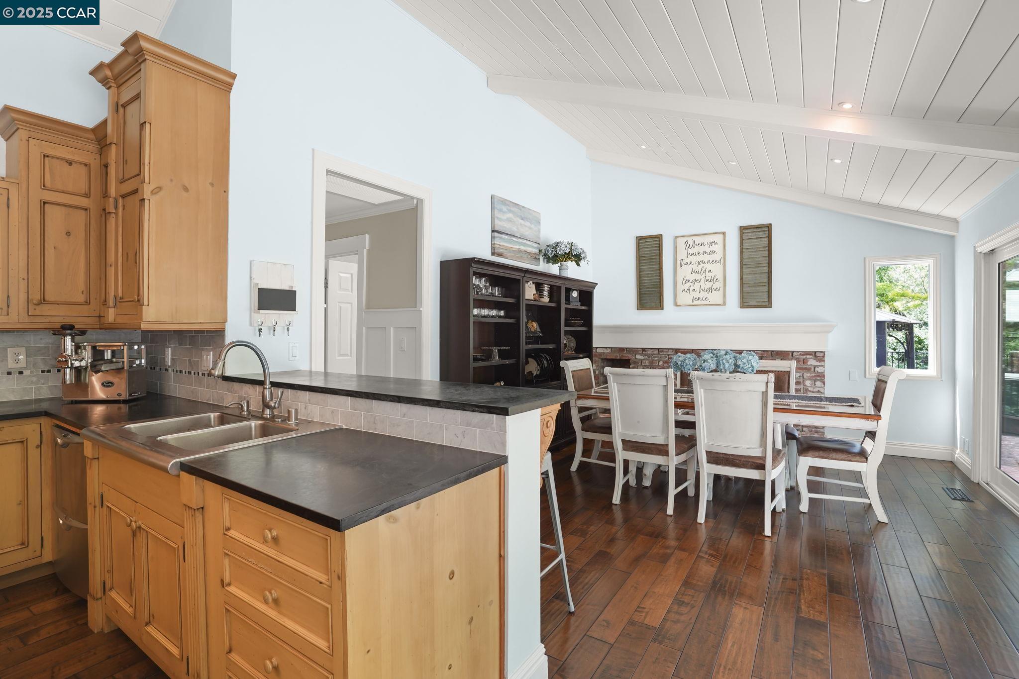 Detail Gallery Image 13 of 48 For 24 Ray Ct, Alamo,  CA 94507 - 4 Beds | 3 Baths