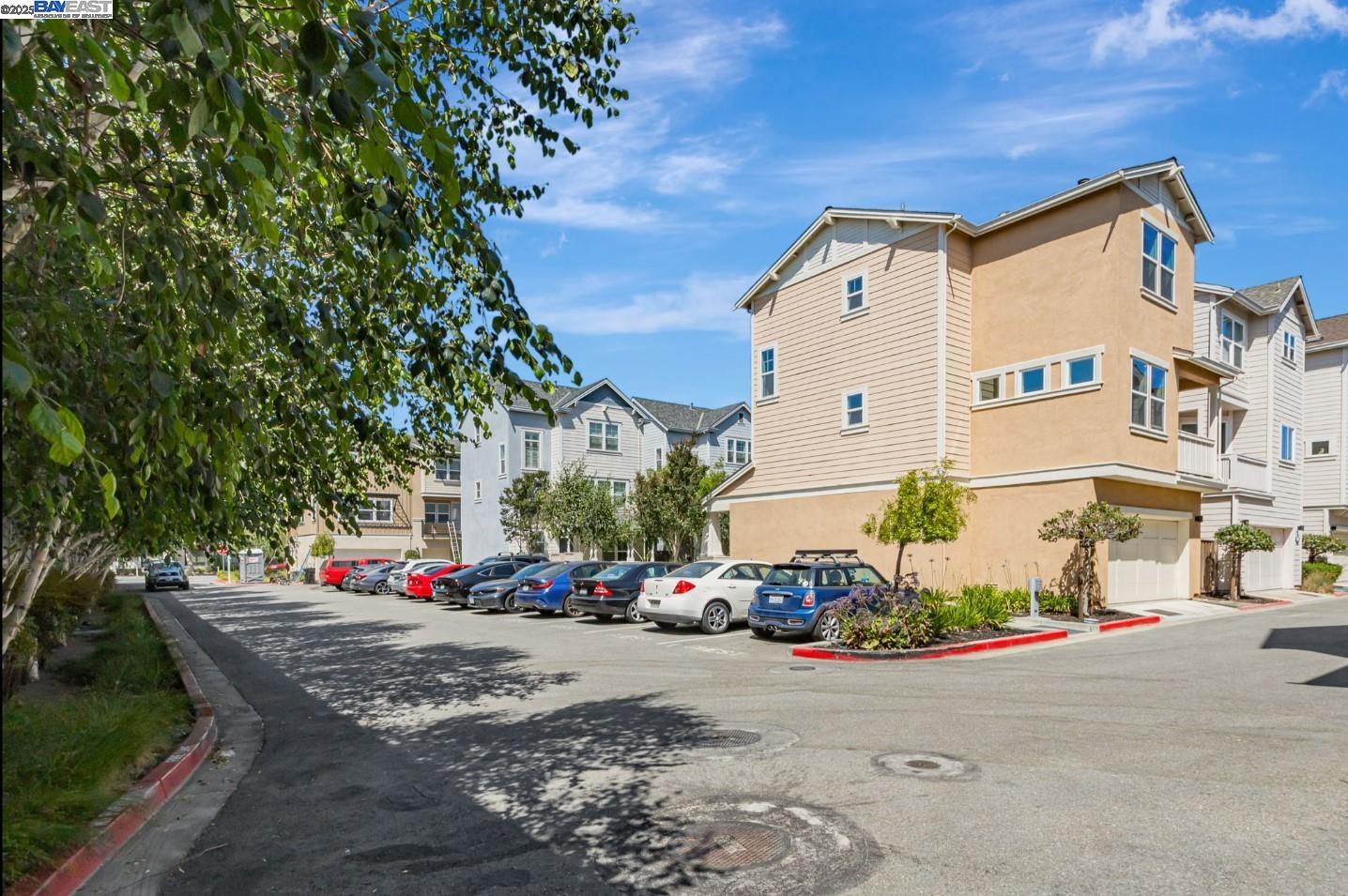 Detail Gallery Image 4 of 34 For 705 Cannery Pl, San Jose,  CA 95112 - 3 Beds | 3/1 Baths