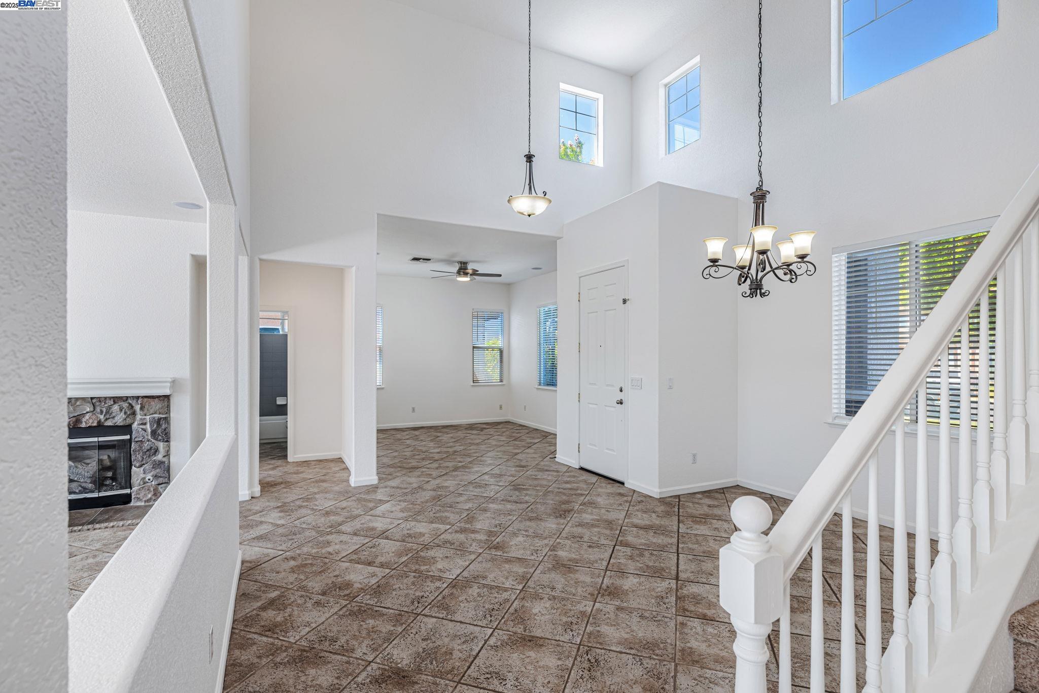 Detail Gallery Image 3 of 12 For 13238 Cedarbrook Way, Lathrop,  CA 95330 - 4 Beds | 3 Baths