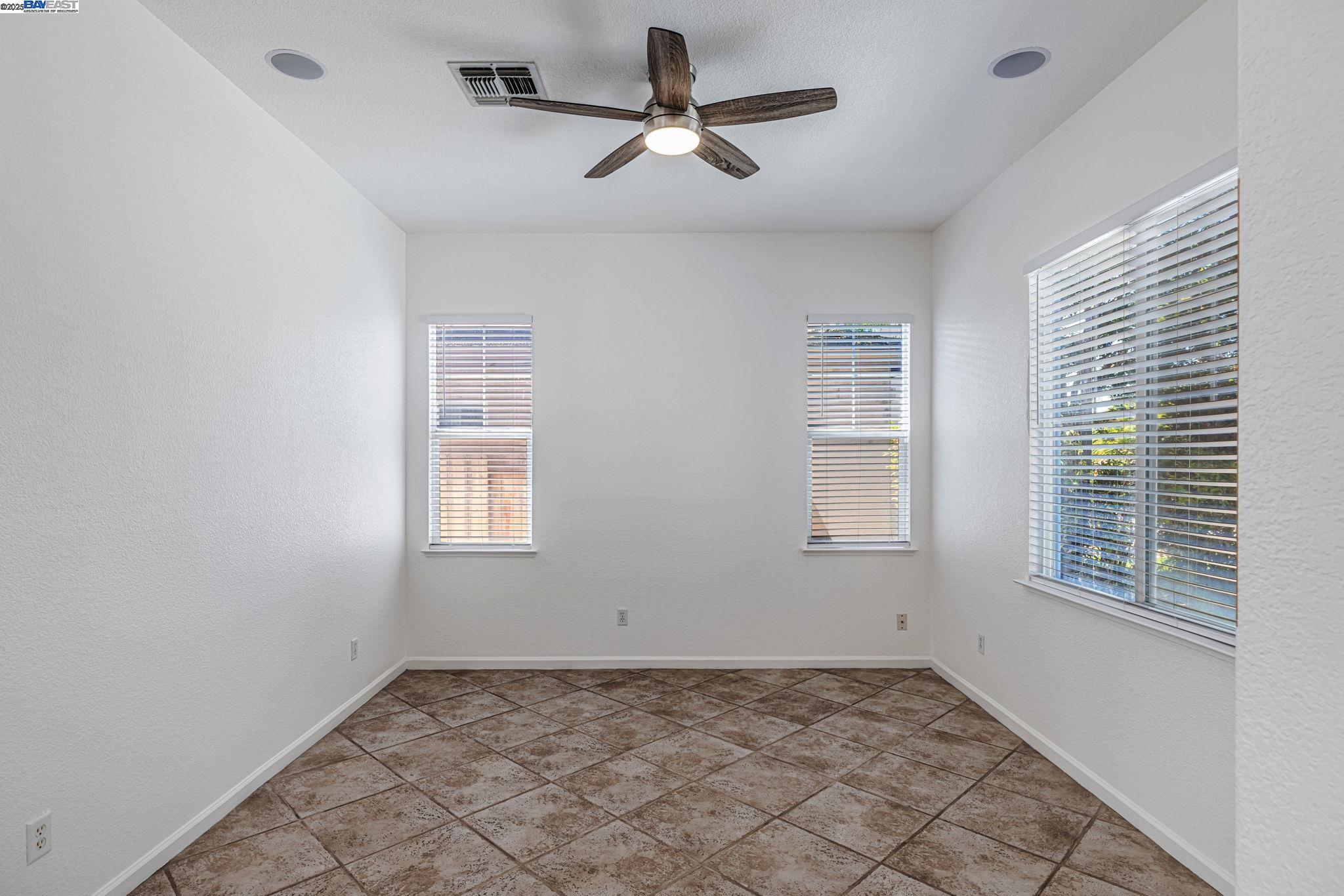 Detail Gallery Image 7 of 12 For 13238 Cedarbrook Way, Lathrop,  CA 95330 - 4 Beds | 3 Baths