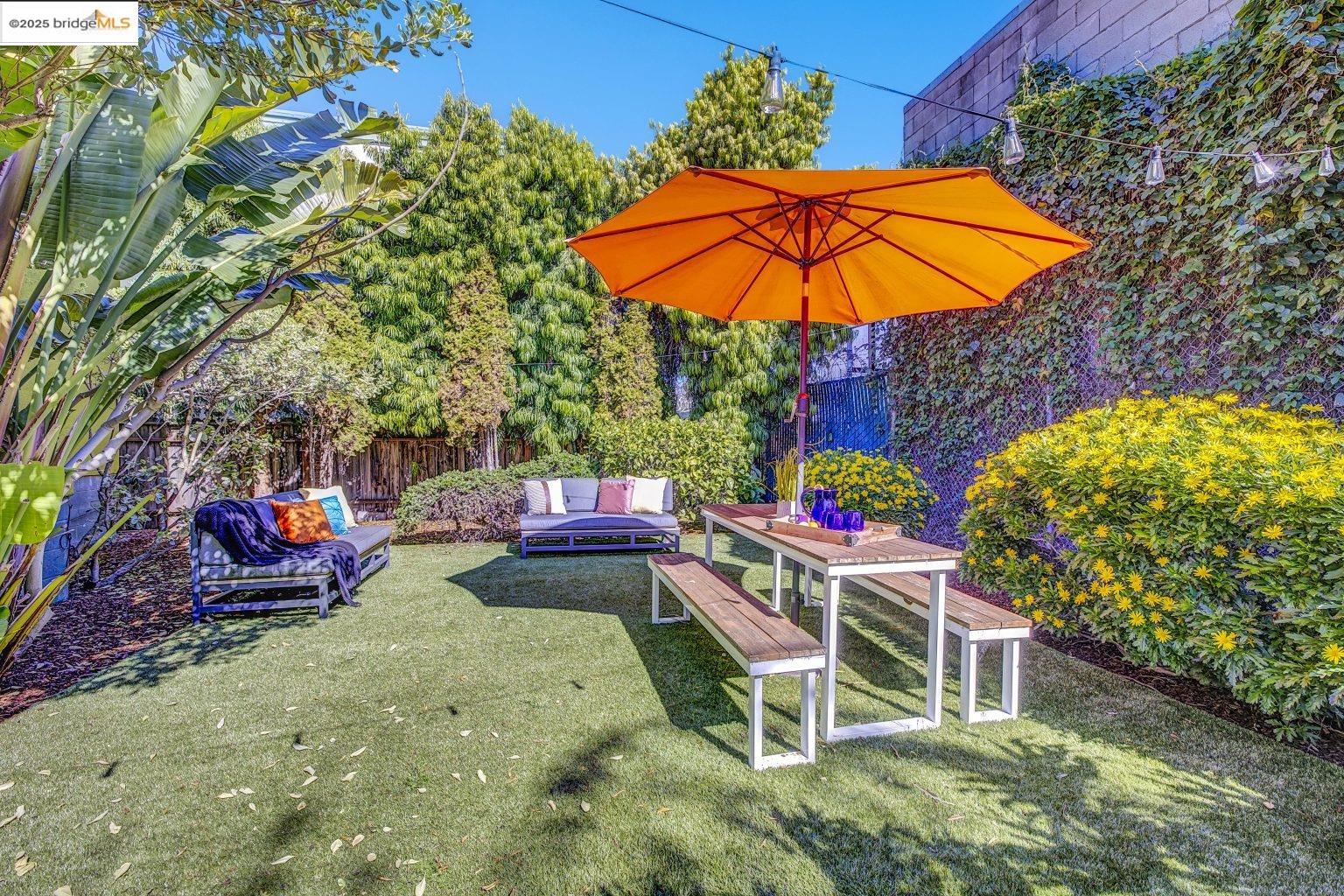 Detail Gallery Image 23 of 26 For 2327 10th St #4,  Berkeley,  CA 94710 - 2 Beds | 1 Baths