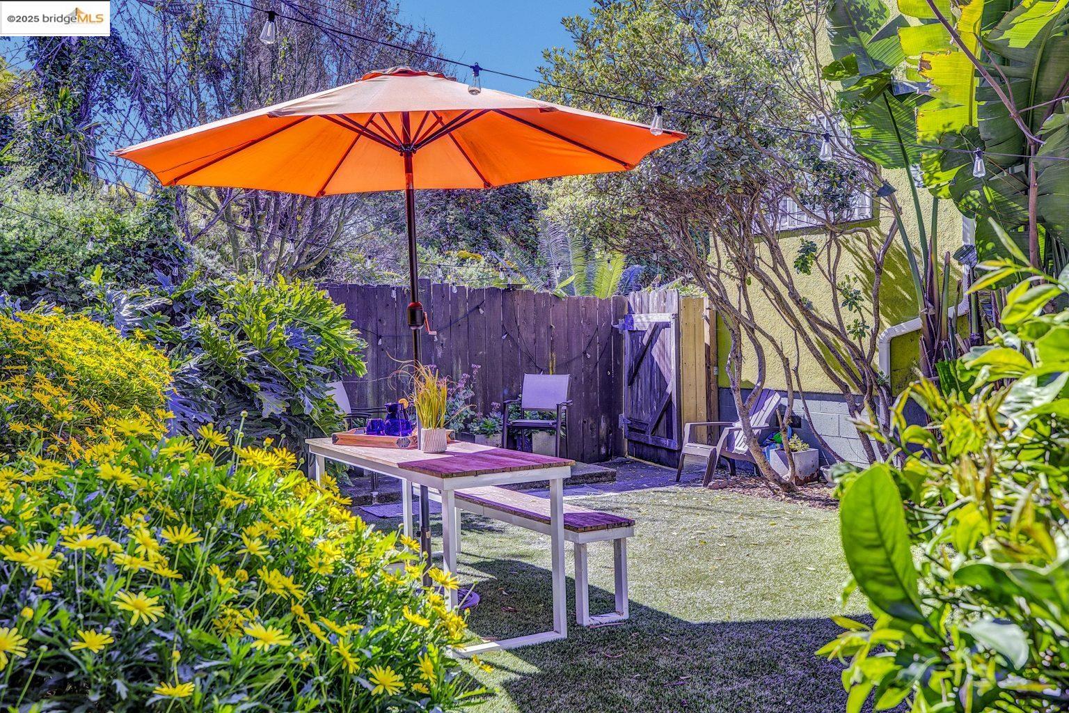 Detail Gallery Image 25 of 26 For 2327 10th St #4,  Berkeley,  CA 94710 - 2 Beds | 1 Baths