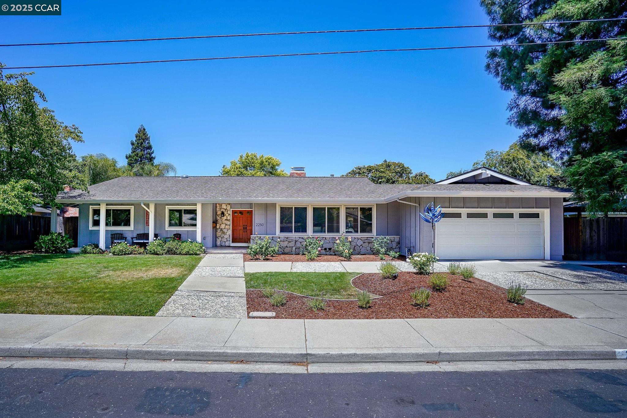 Detail Gallery Image 2 of 40 For 2250 Loch Ln, Walnut Creek,  CA 94598 - 4 Beds | 2 Baths
