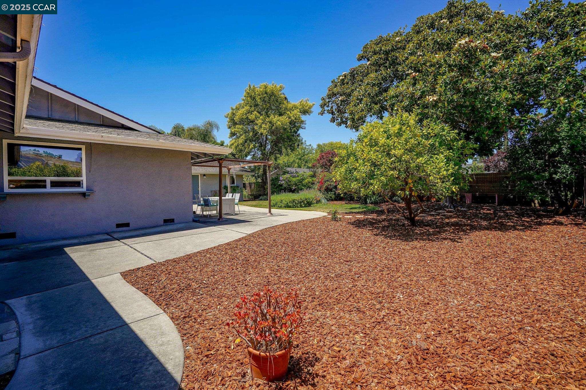Detail Gallery Image 26 of 35 For 2250 Loch Ln, Walnut Creek,  CA 94598 - 4 Beds | 2 Baths