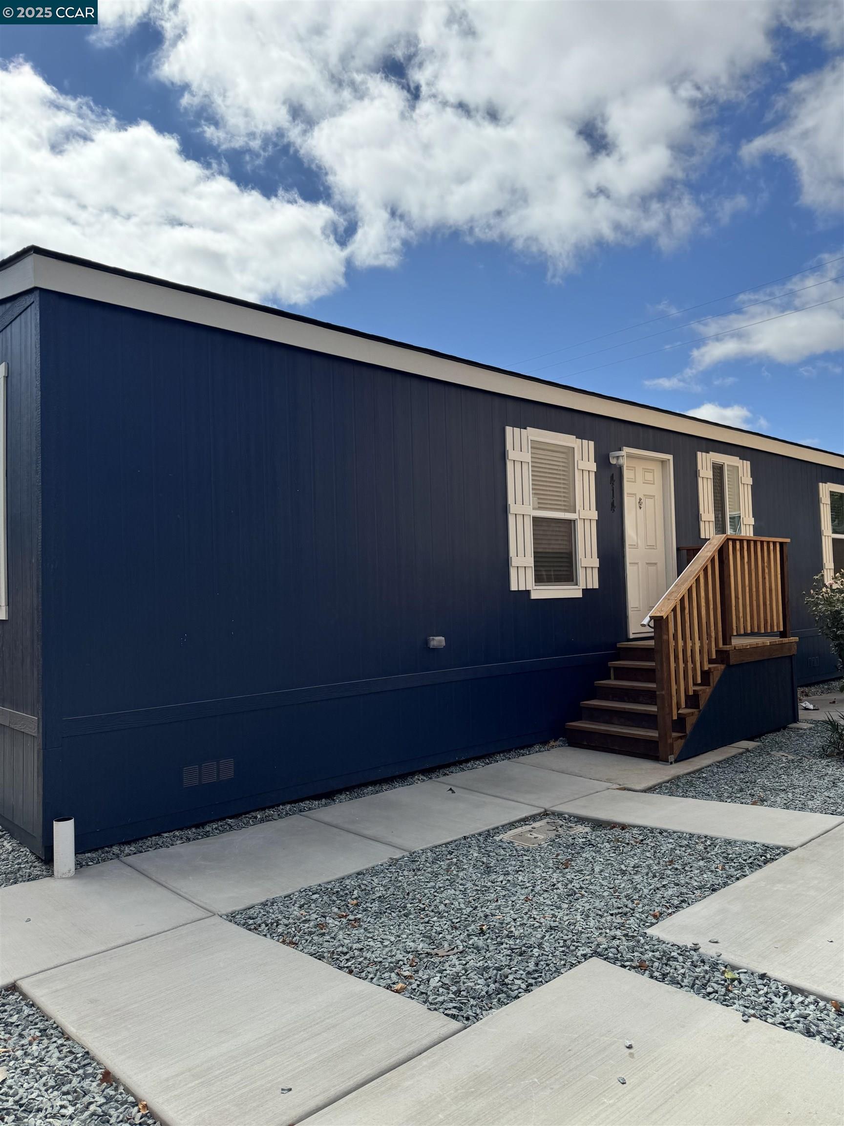 Detail Gallery Image 1 of 1 For 414 N School St, Lodi,  CA 95240 - 3 Beds | 2 Baths