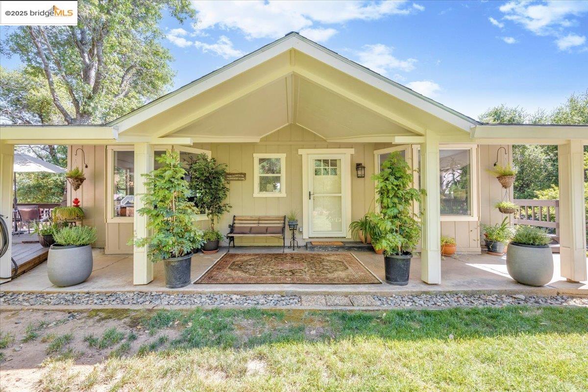 Detail Gallery Image 2 of 37 For 18475 E Hershey Rd, Tuolumne,  CA 95379 - 3 Beds | 2 Baths