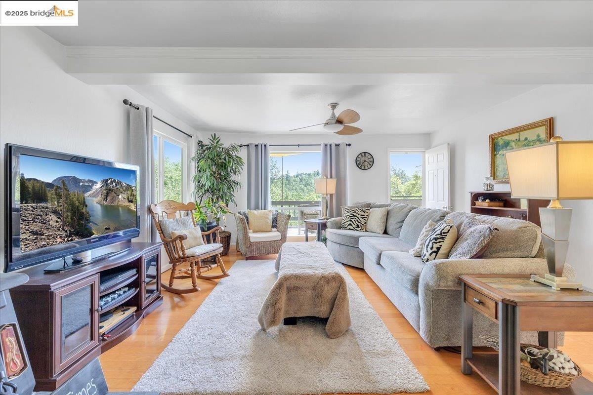 Detail Gallery Image 9 of 37 For 18475 E Hershey Rd, Tuolumne,  CA 95379 - 3 Beds | 2 Baths