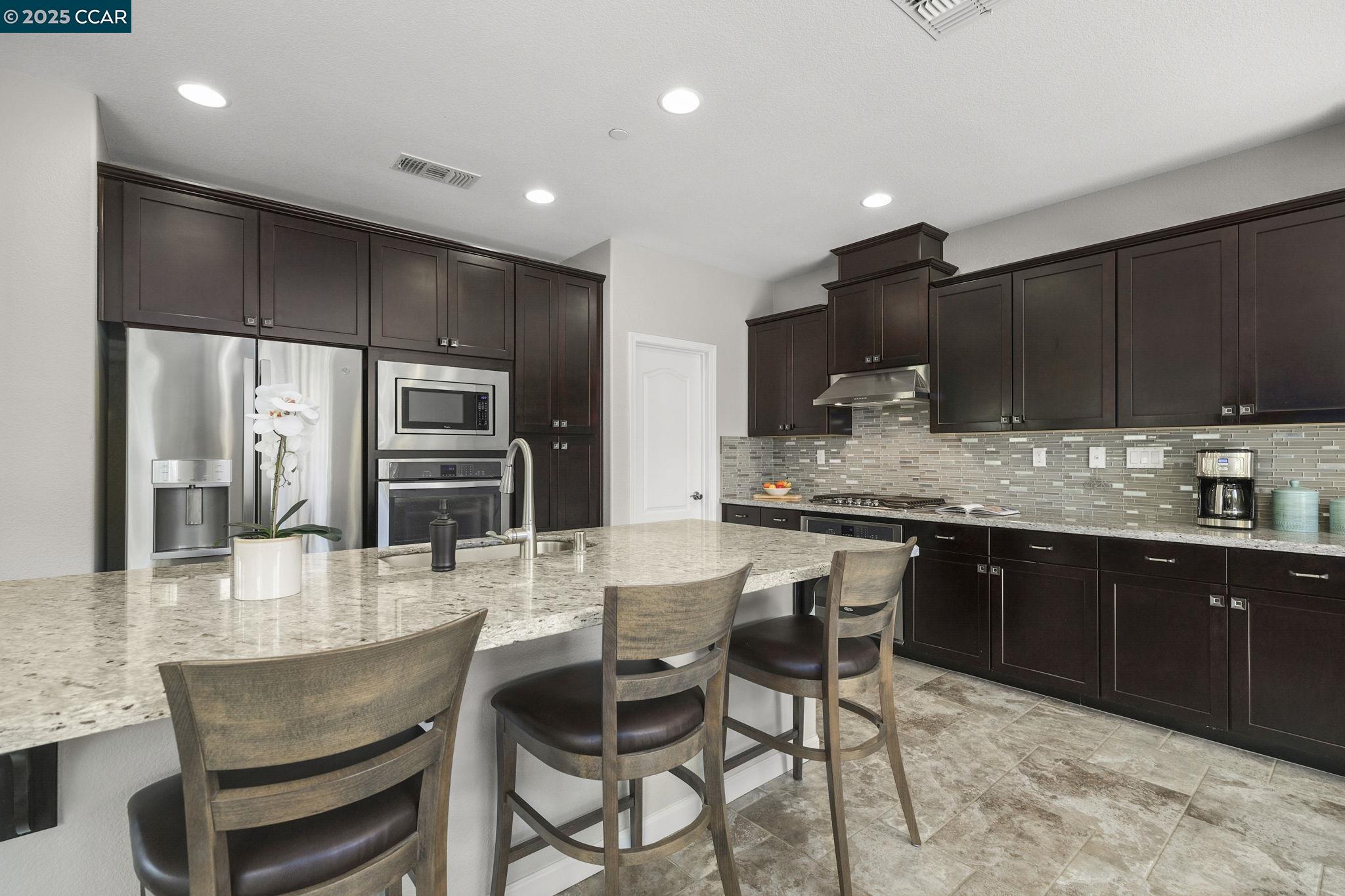 Detail Gallery Image 11 of 38 For 190 Pasilla Ct, Morgan Hill,  CA 95037 - 3 Beds | 2/1 Baths