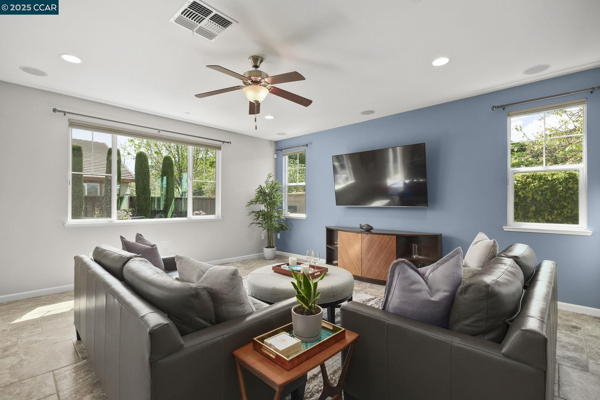 Detail Gallery Image 7 of 38 For 190 Pasilla Ct, Morgan Hill,  CA 95037 - 3 Beds | 2/1 Baths
