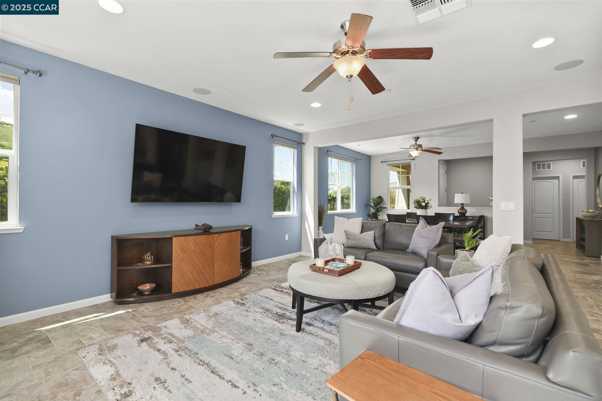 Detail Gallery Image 8 of 38 For 190 Pasilla Ct, Morgan Hill,  CA 95037 - 3 Beds | 2/1 Baths