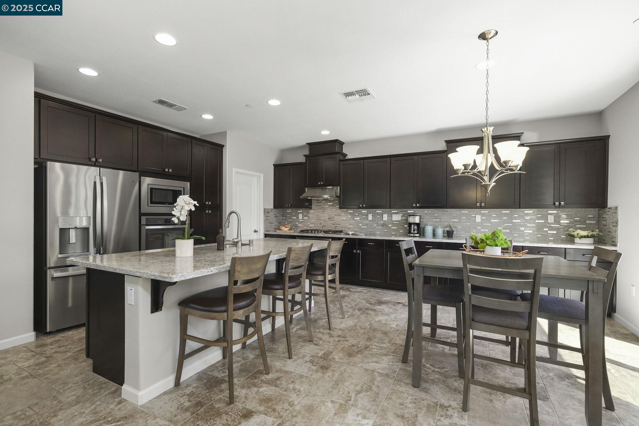 Detail Gallery Image 10 of 38 For 190 Pasilla Ct, Morgan Hill,  CA 95037 - 3 Beds | 2/1 Baths