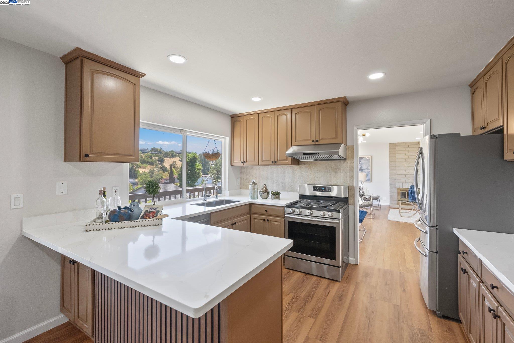 Detail Gallery Image 15 of 60 For 27896 Adobe Ct, Hayward,  CA 94542 - 5 Beds | 3 Baths