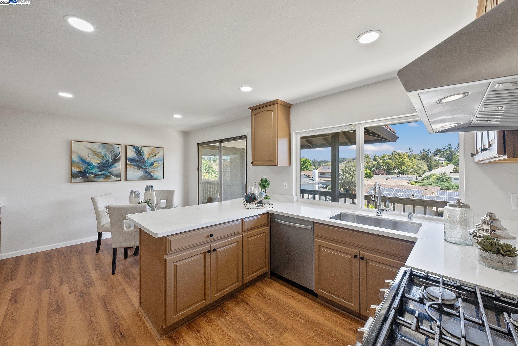 Detail Gallery Image 16 of 60 For 27896 Adobe Ct, Hayward,  CA 94542 - 5 Beds | 3 Baths