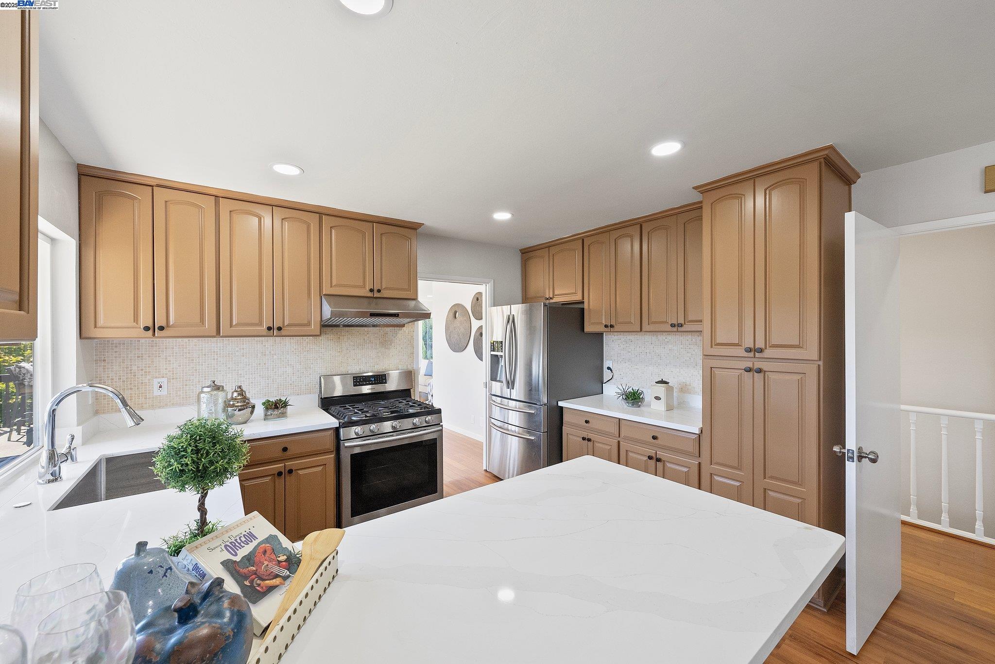 Detail Gallery Image 17 of 60 For 27896 Adobe Ct, Hayward,  CA 94542 - 5 Beds | 3 Baths