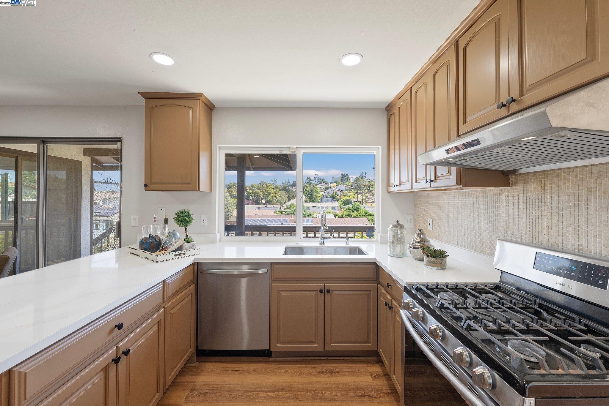 Detail Gallery Image 18 of 60 For 27896 Adobe Ct, Hayward,  CA 94542 - 5 Beds | 3 Baths